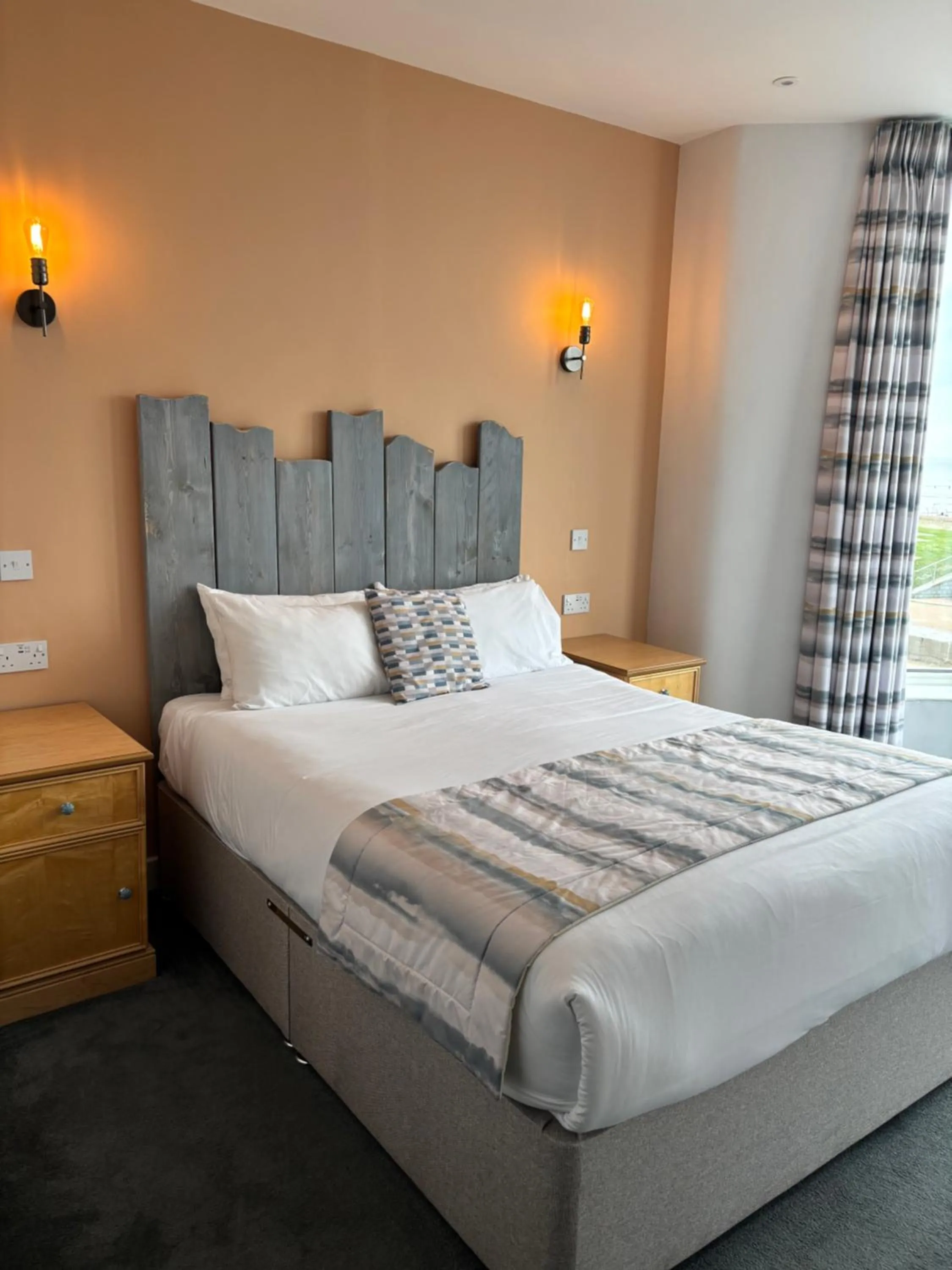 Bedroom, Bed in Craig-y-Don