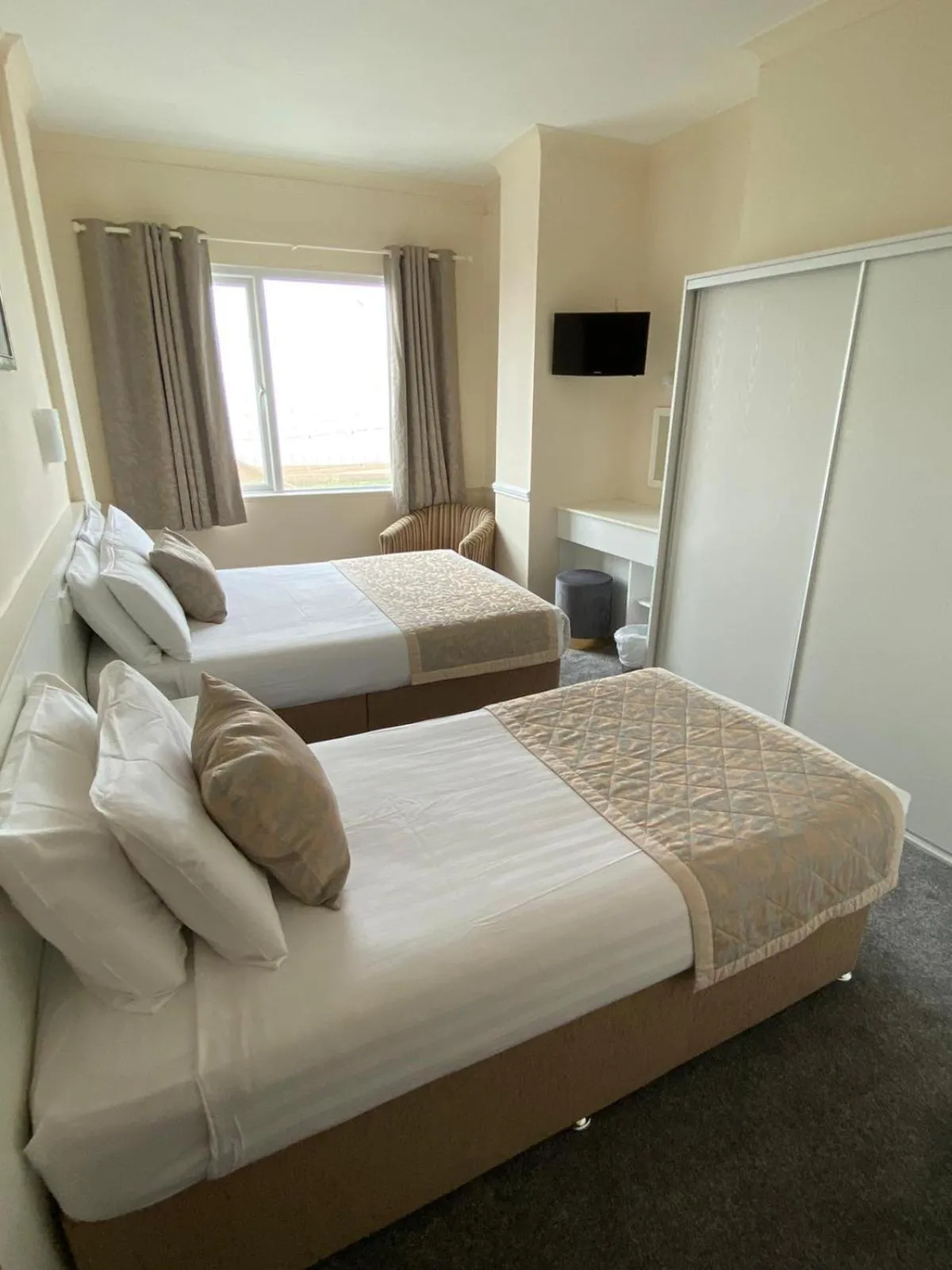 Bedroom, Bed in Craig-y-Don