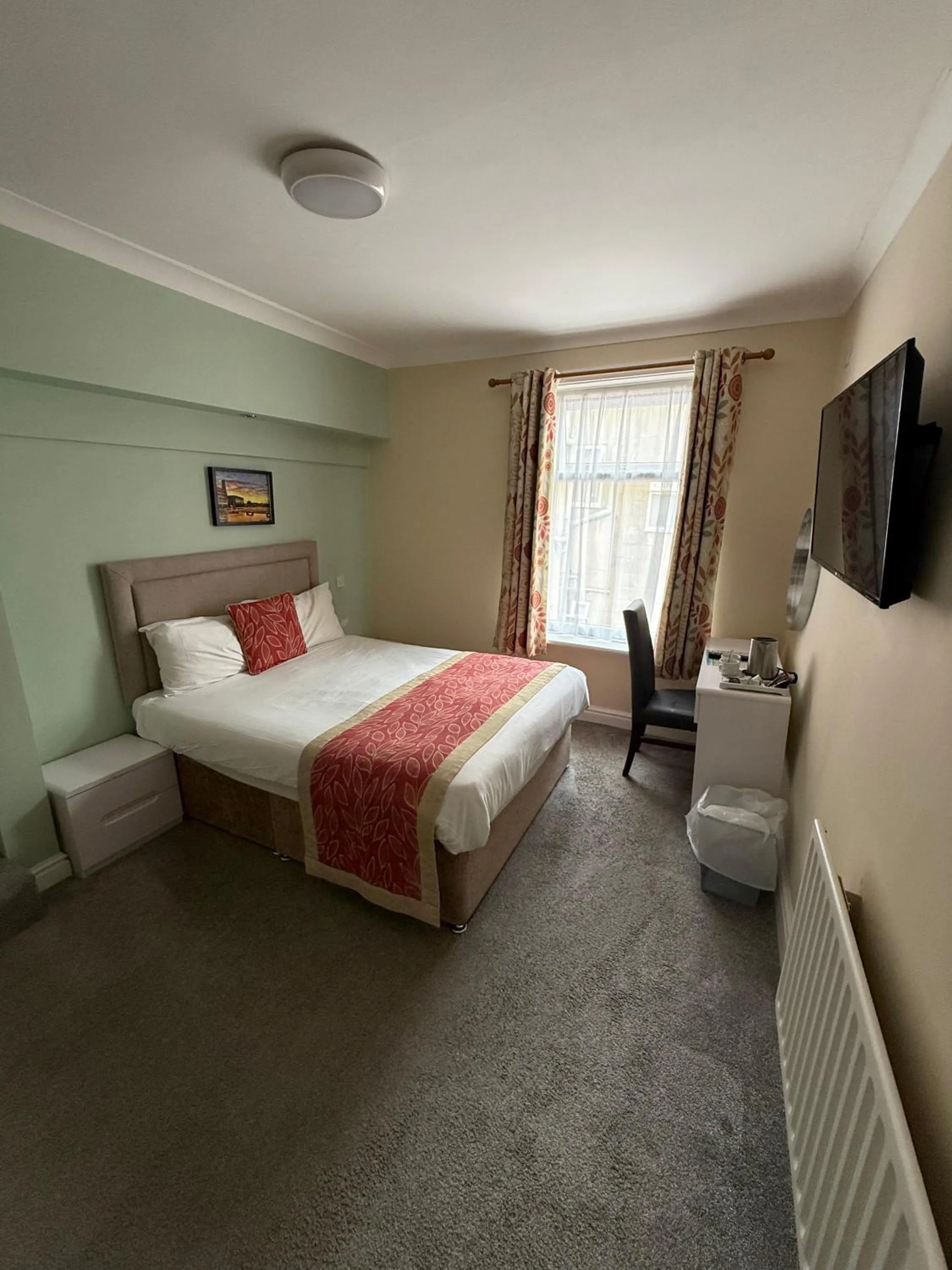 Bedroom, Bed in Craig-y-Don