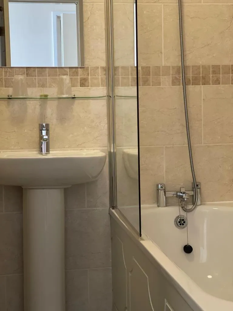 Bathroom in Craig-y-Don