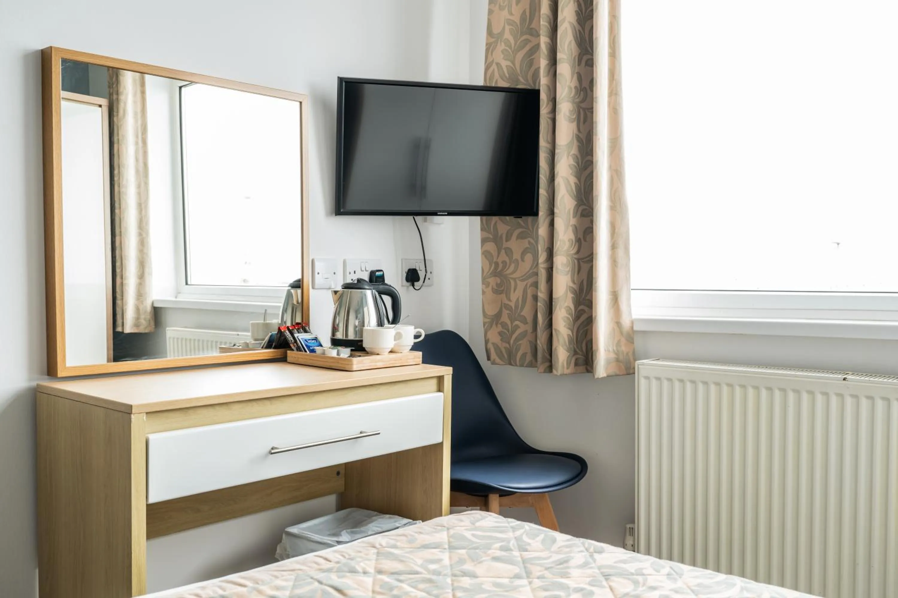 Bedroom, Bed in Craig-y-Don