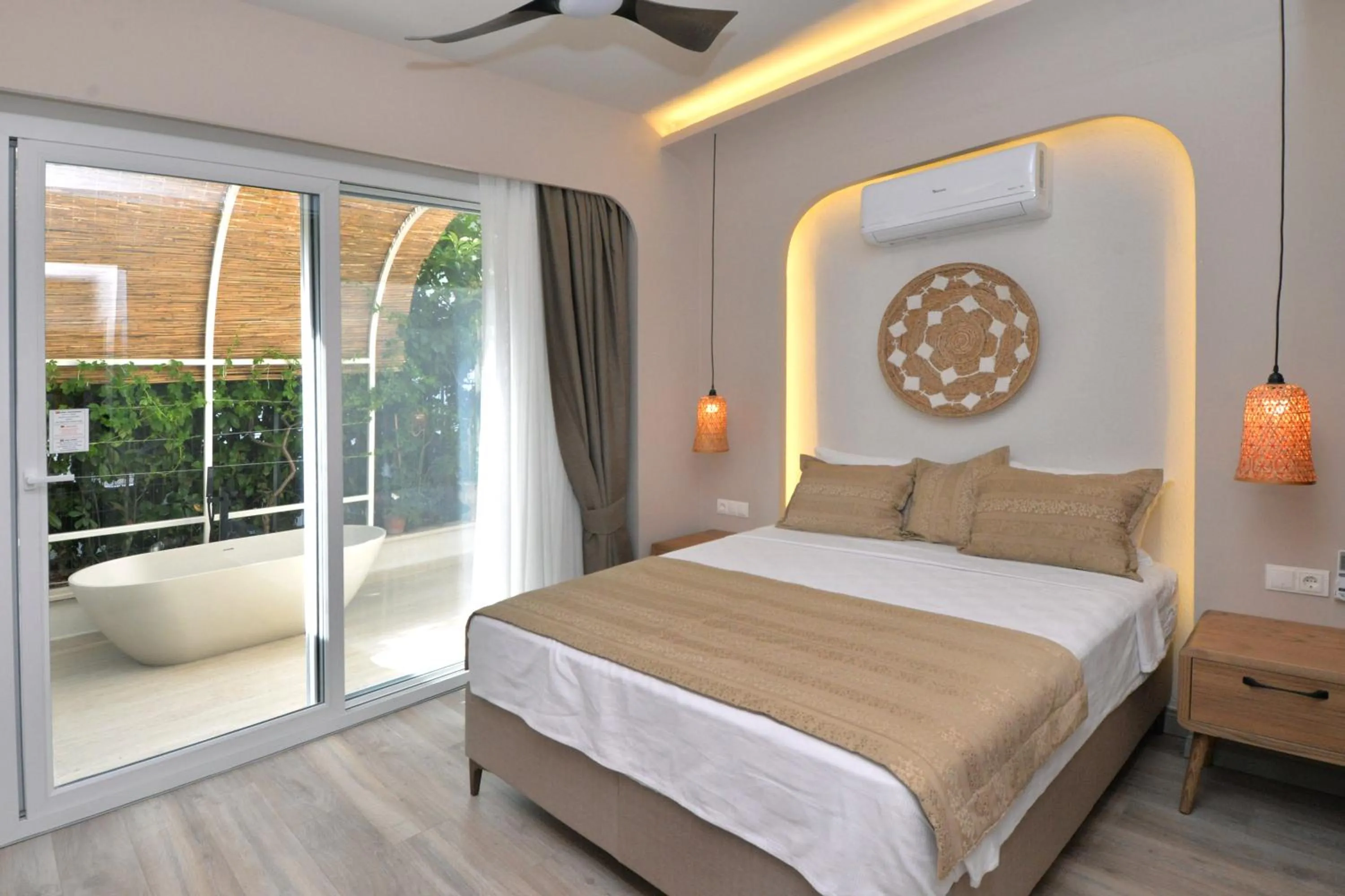 View (from property/room), Bed in IDEE SUİTES Fethiye