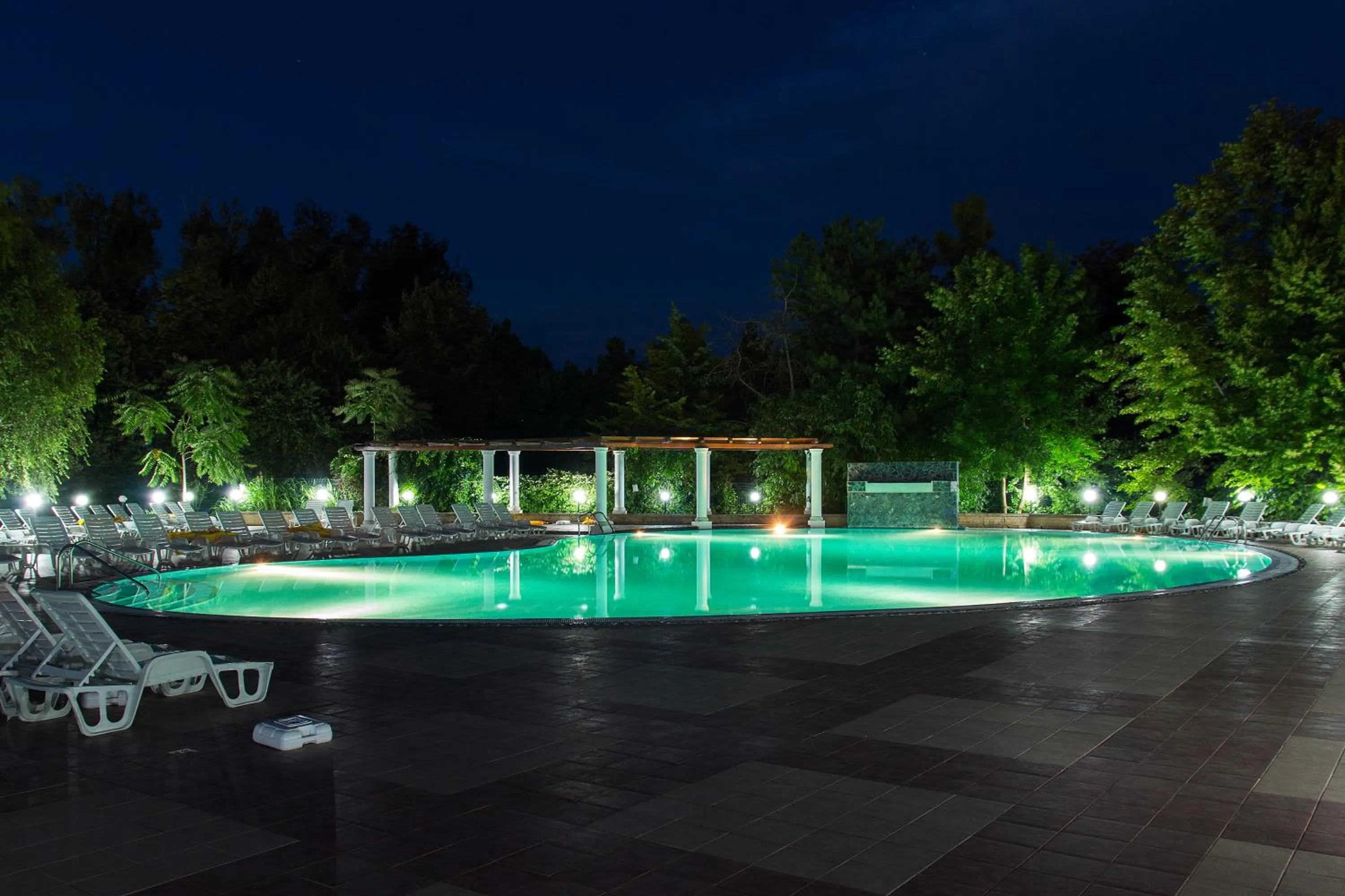 Swimming pool in Hotel 2D Resort and Spa