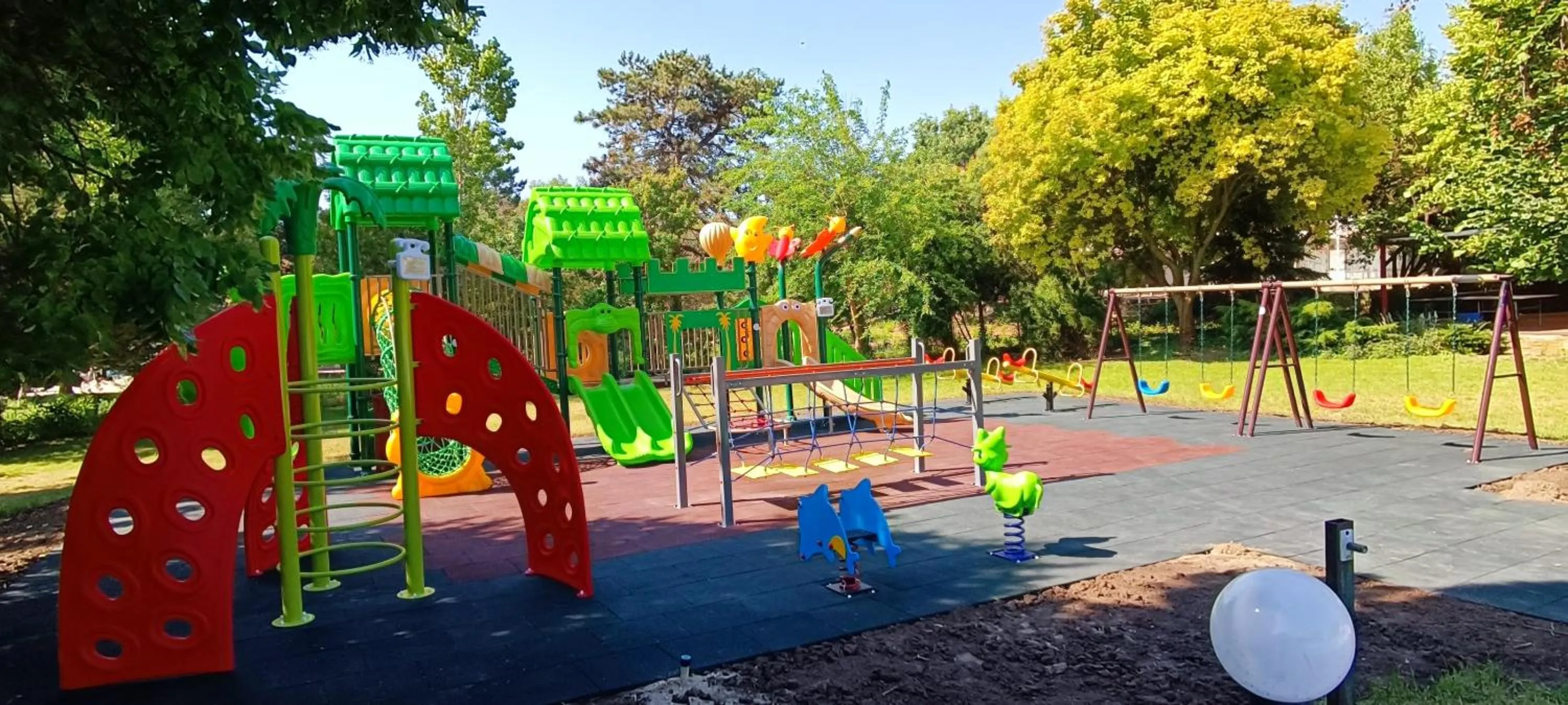 Children play ground in Hotel 2D Resort and Spa