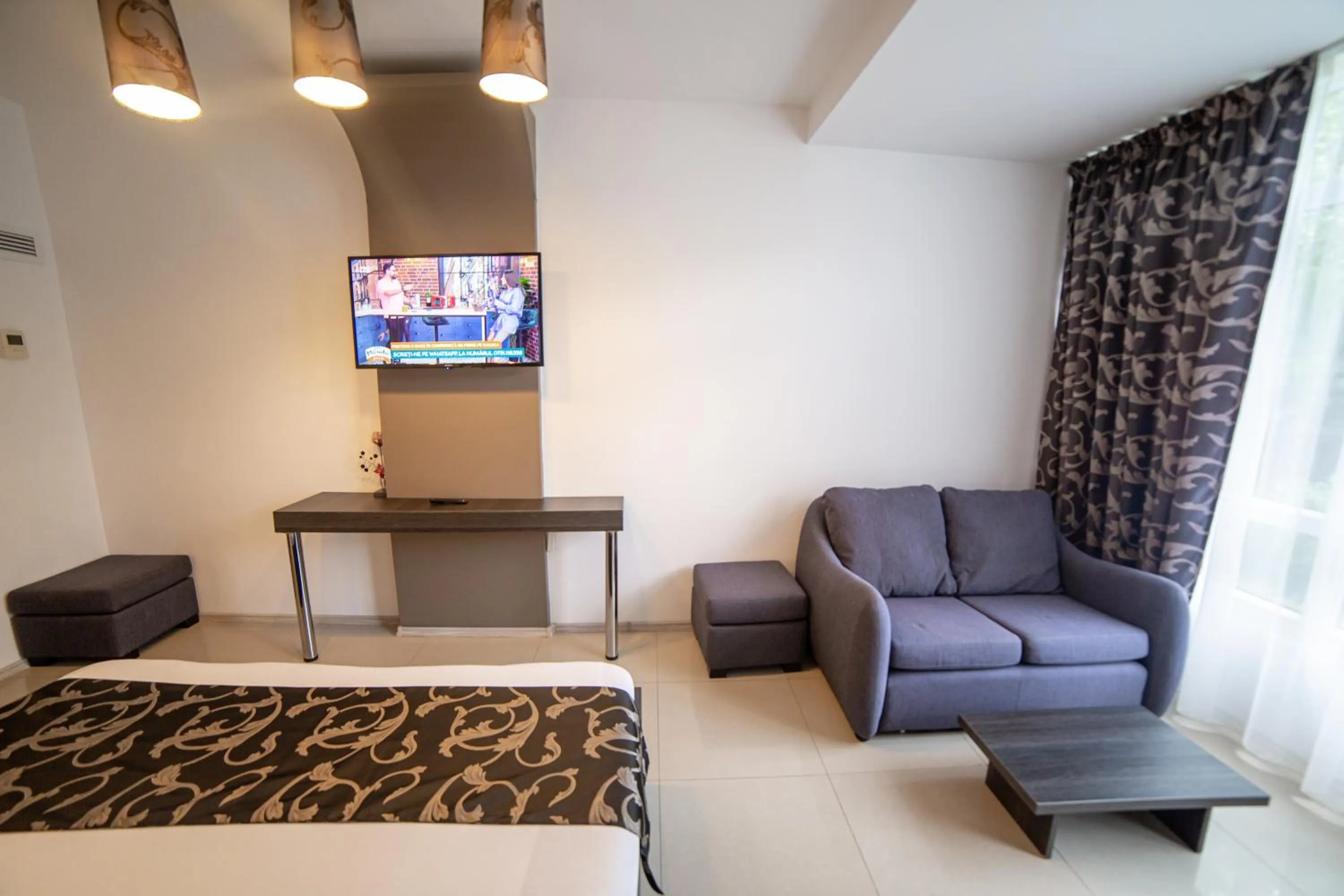 Communal lounge/ TV room in Hotel 2D Resort and Spa