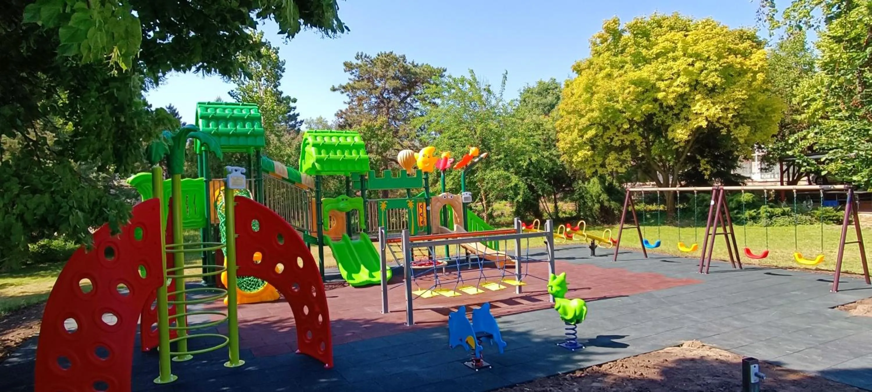 Children play ground in Hotel 2D Resort and Spa