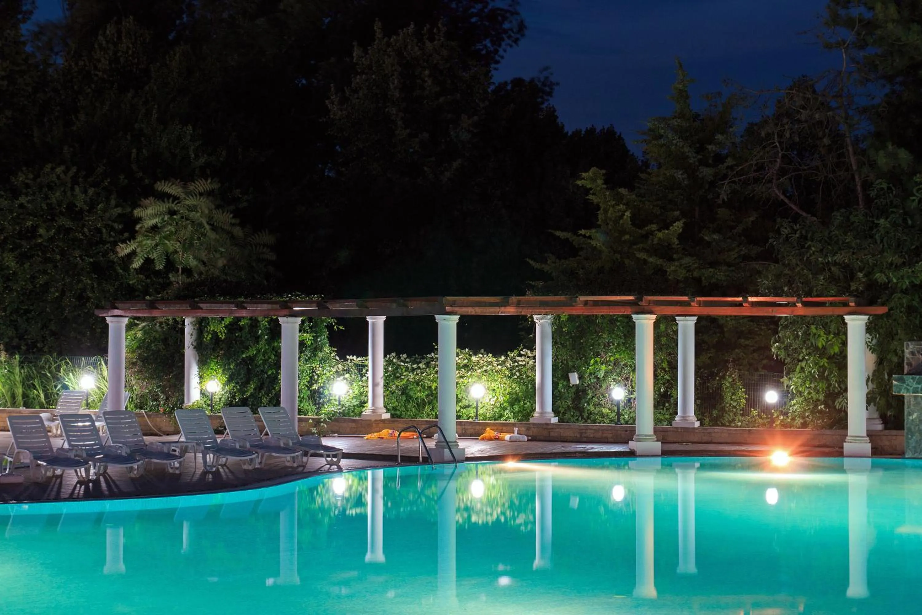 Swimming pool in Hotel 2D Resort and Spa