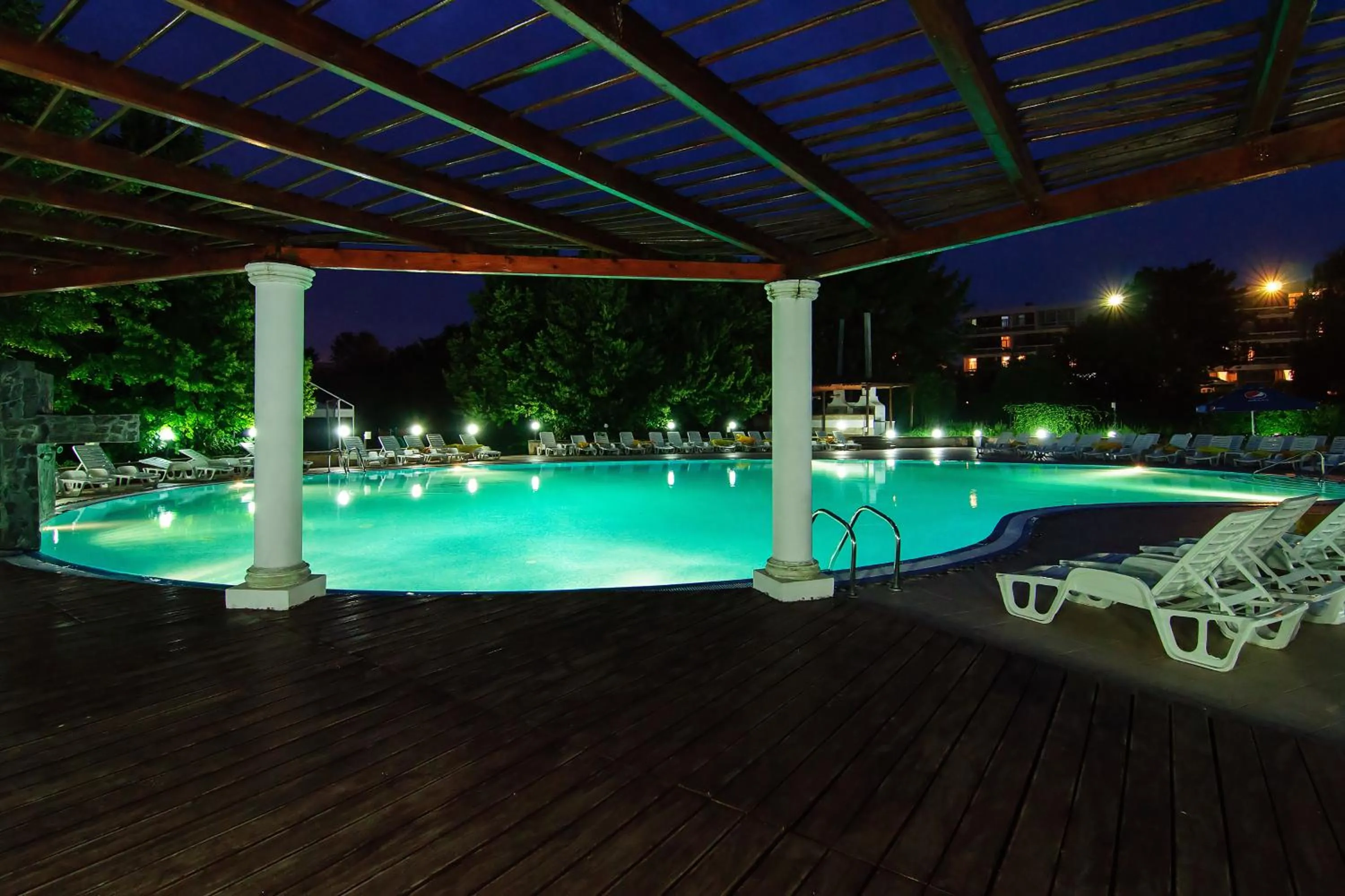 Swimming pool in Hotel 2D Resort and Spa