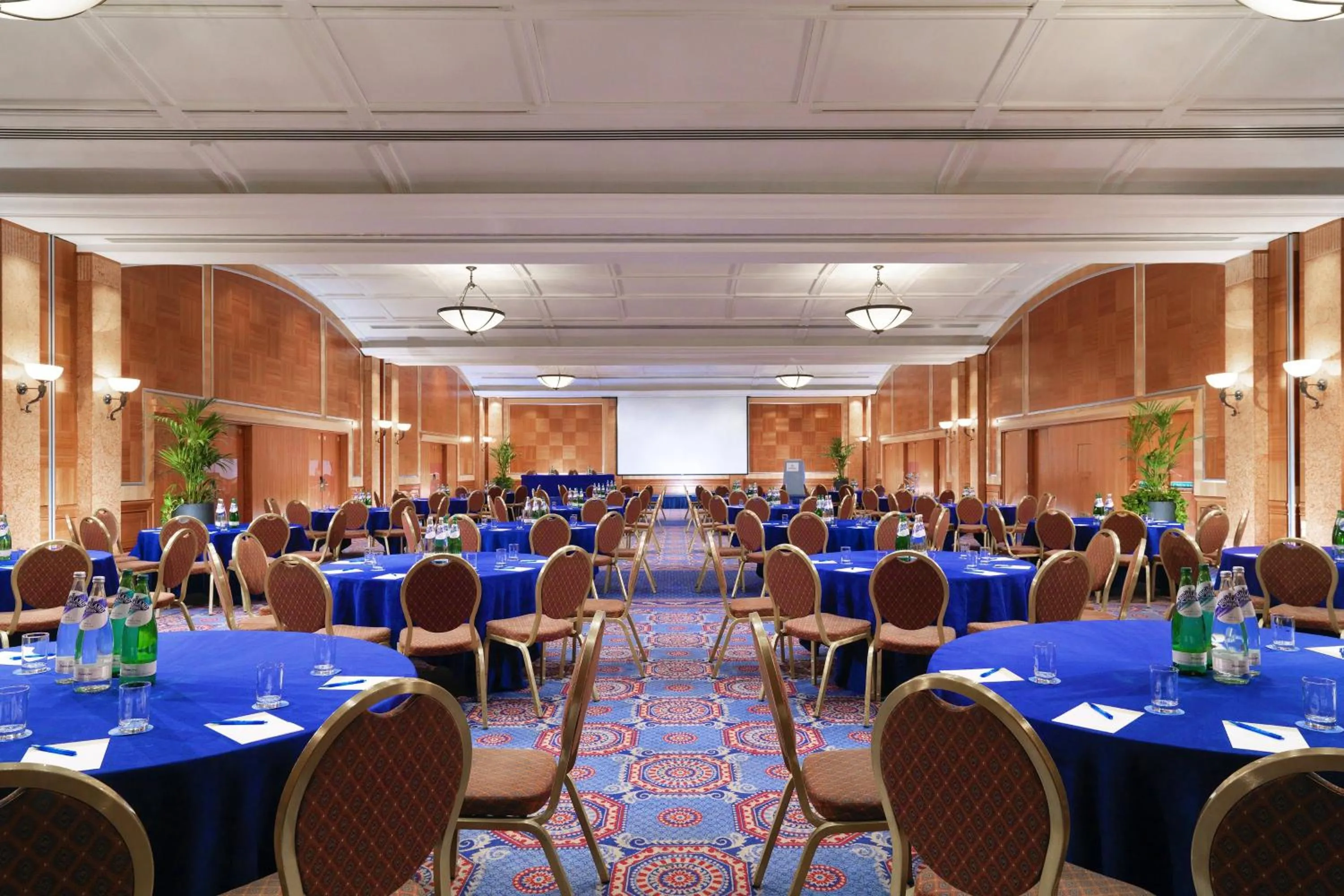 Meeting/conference room in Sheraton Skyline Hotel London Heathrow