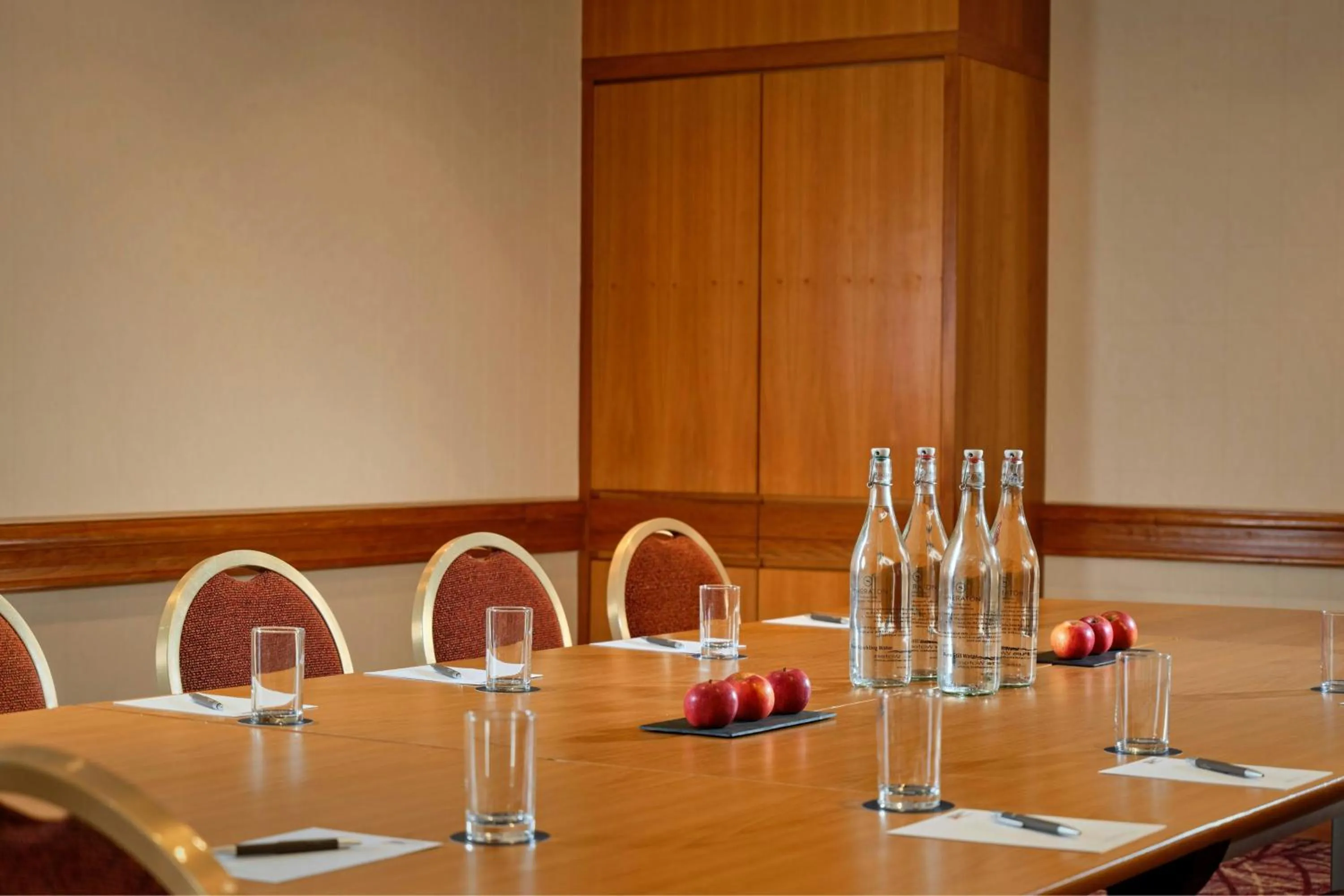 Meeting/conference room in Sheraton Skyline Hotel London Heathrow