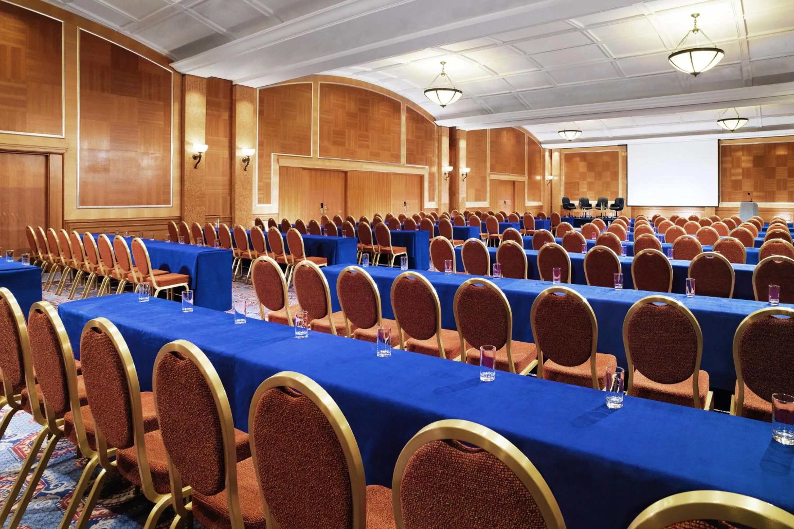 Meeting/conference room in Sheraton Skyline Hotel London Heathrow