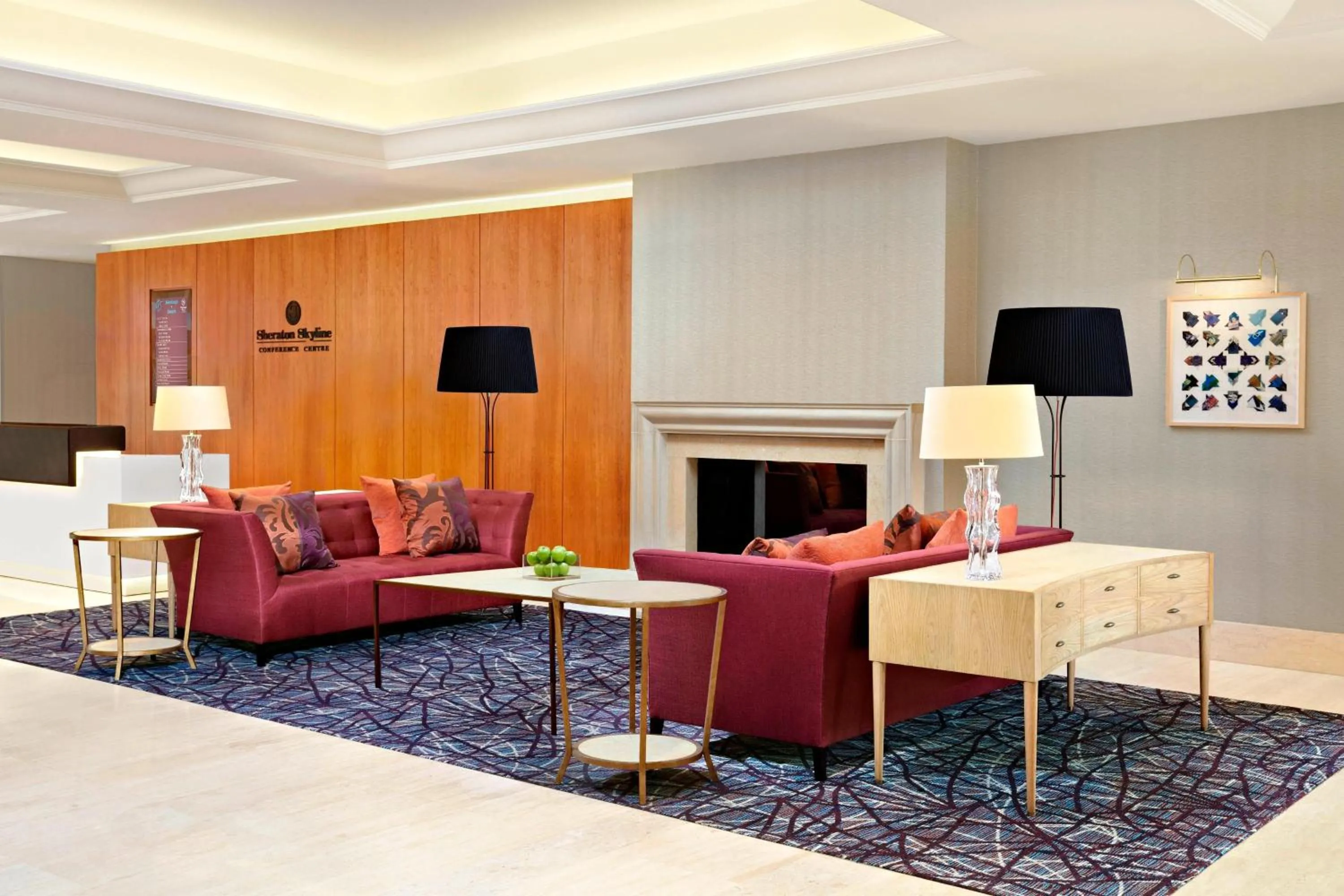 Lobby or reception in Sheraton Skyline Hotel London Heathrow