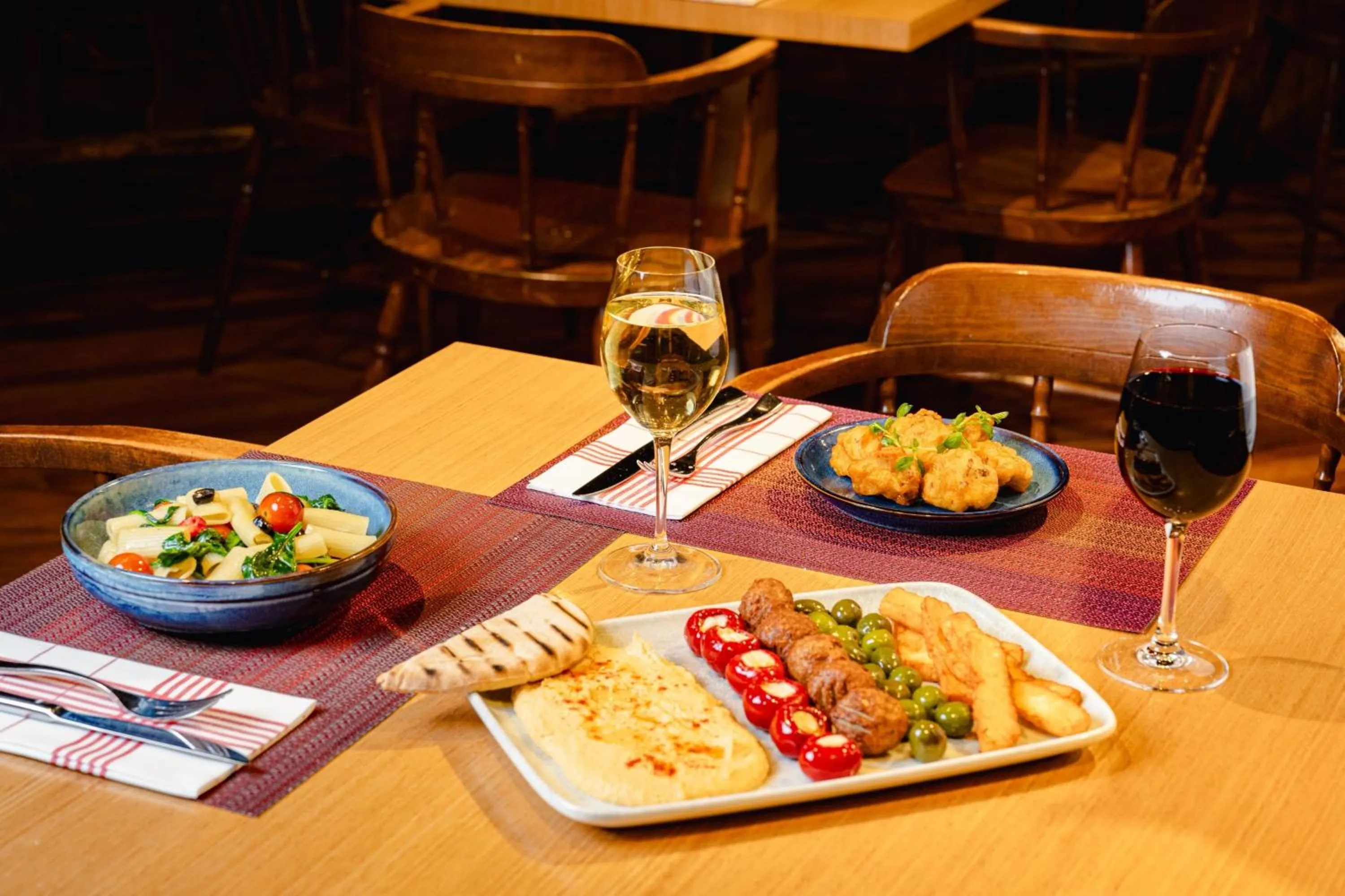 Restaurant/places to eat in Sheraton Skyline Hotel London Heathrow