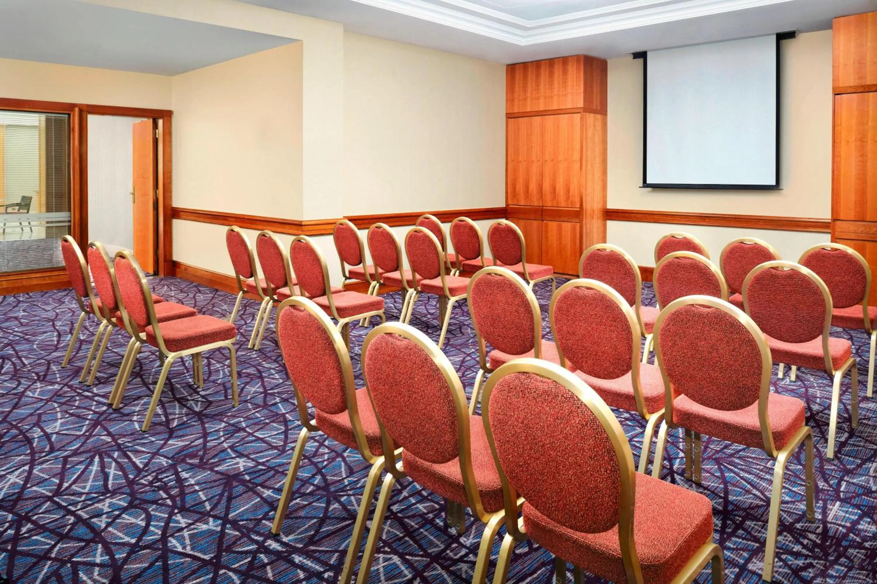 Meeting/conference room in Sheraton Skyline Hotel London Heathrow