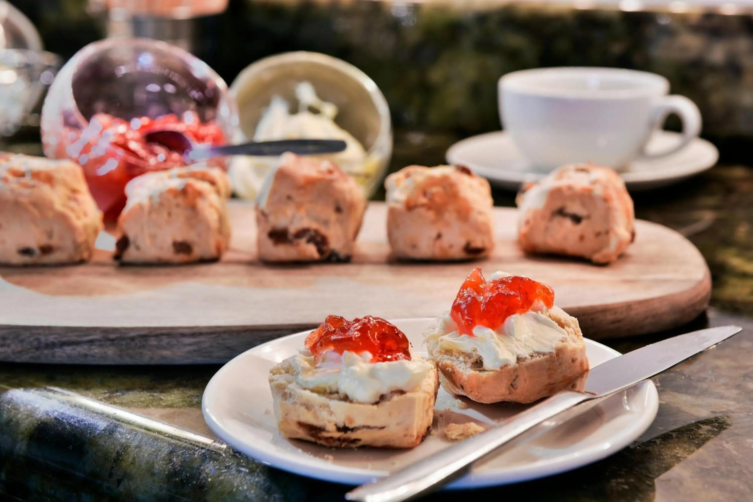 Lounge or bar in Sheraton Skyline Hotel London Heathrow