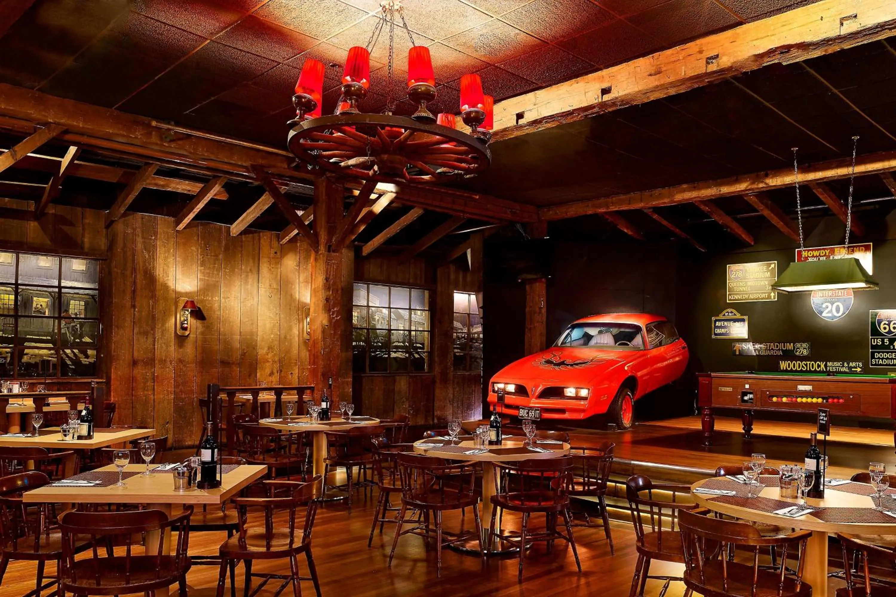 Lounge or bar in Sheraton Skyline Hotel London Heathrow