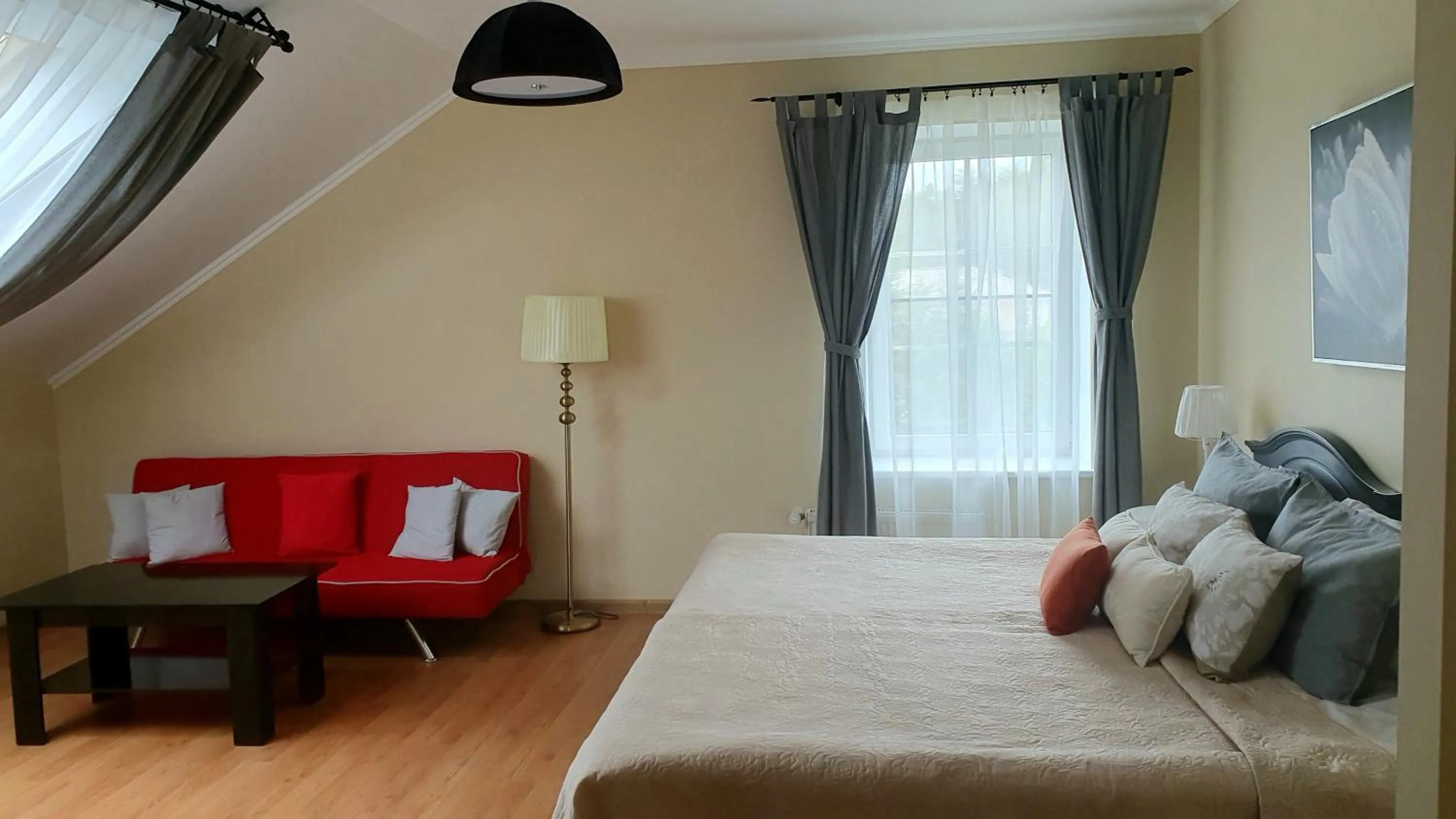 Photo of the whole room, Bed in Laguna House