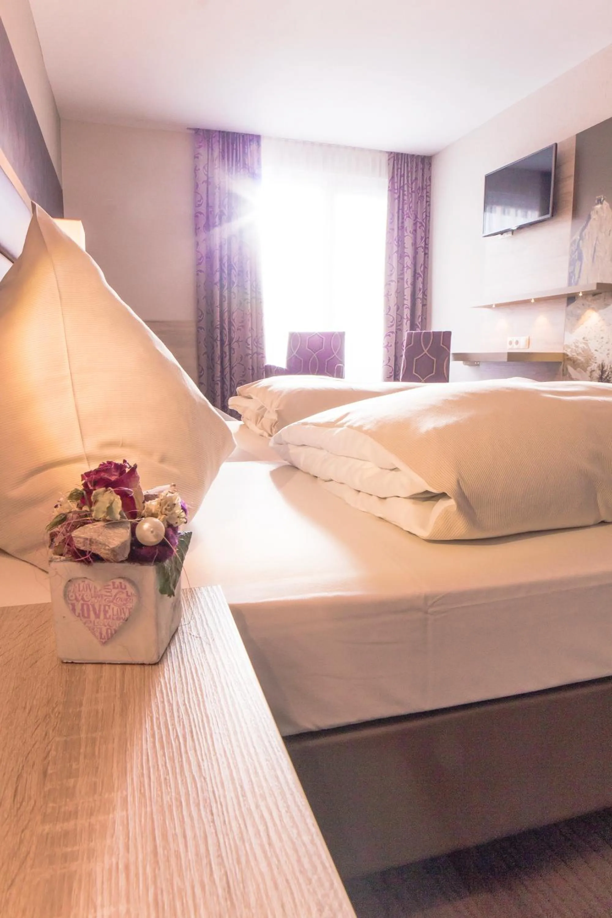 Bed in Hotel Neue Post