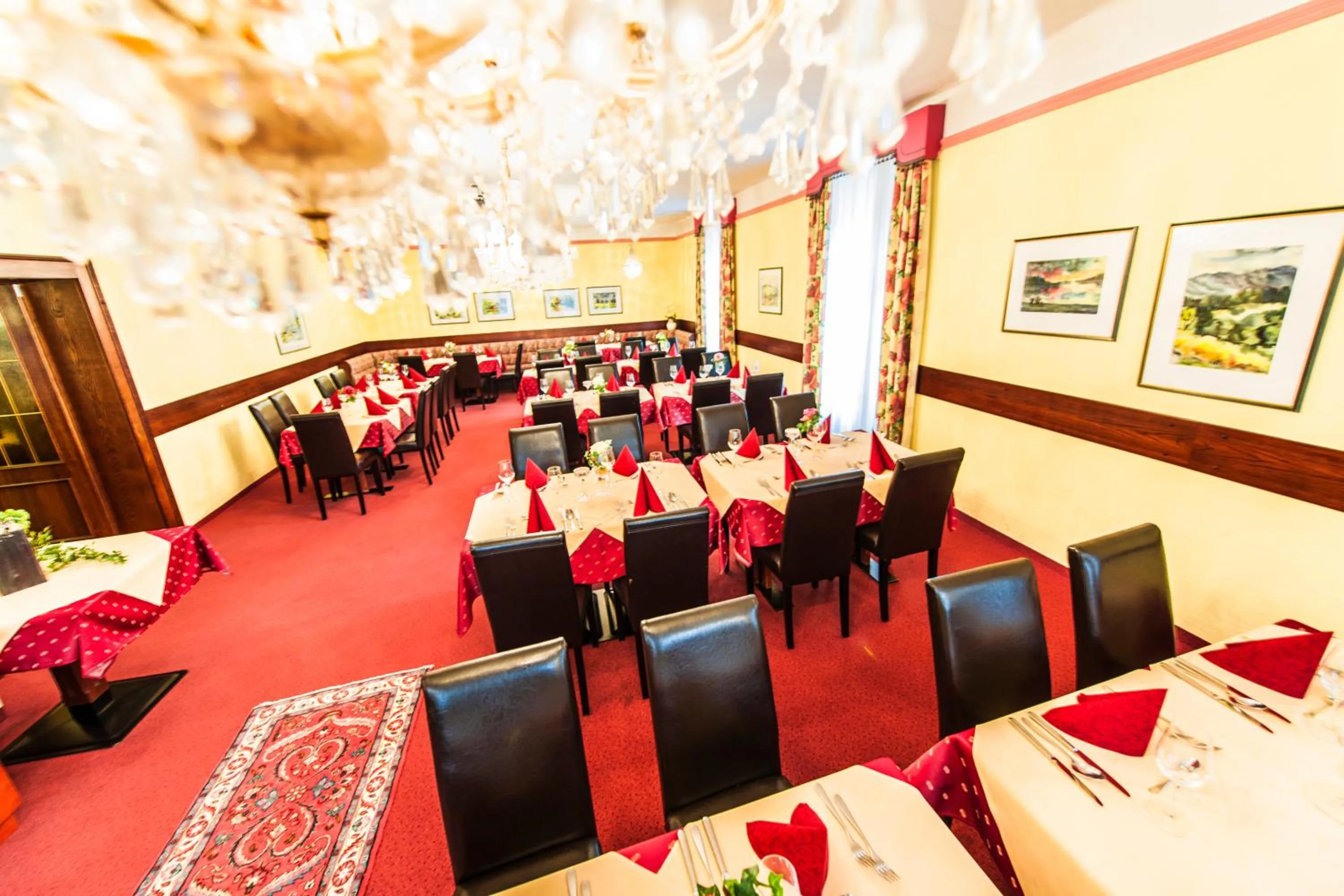 Restaurant/places to eat in Hotel Neue Post