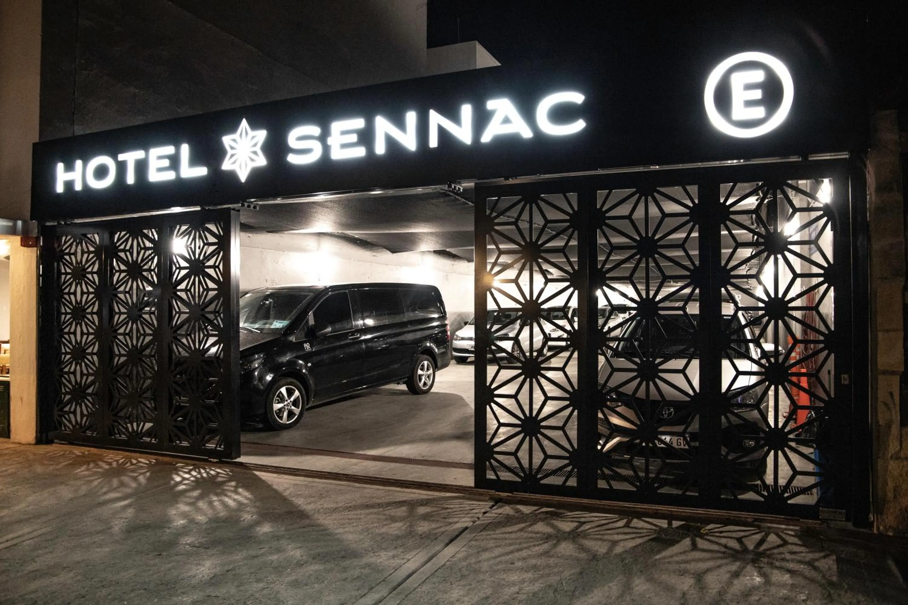 Parking in Sennac Hotel