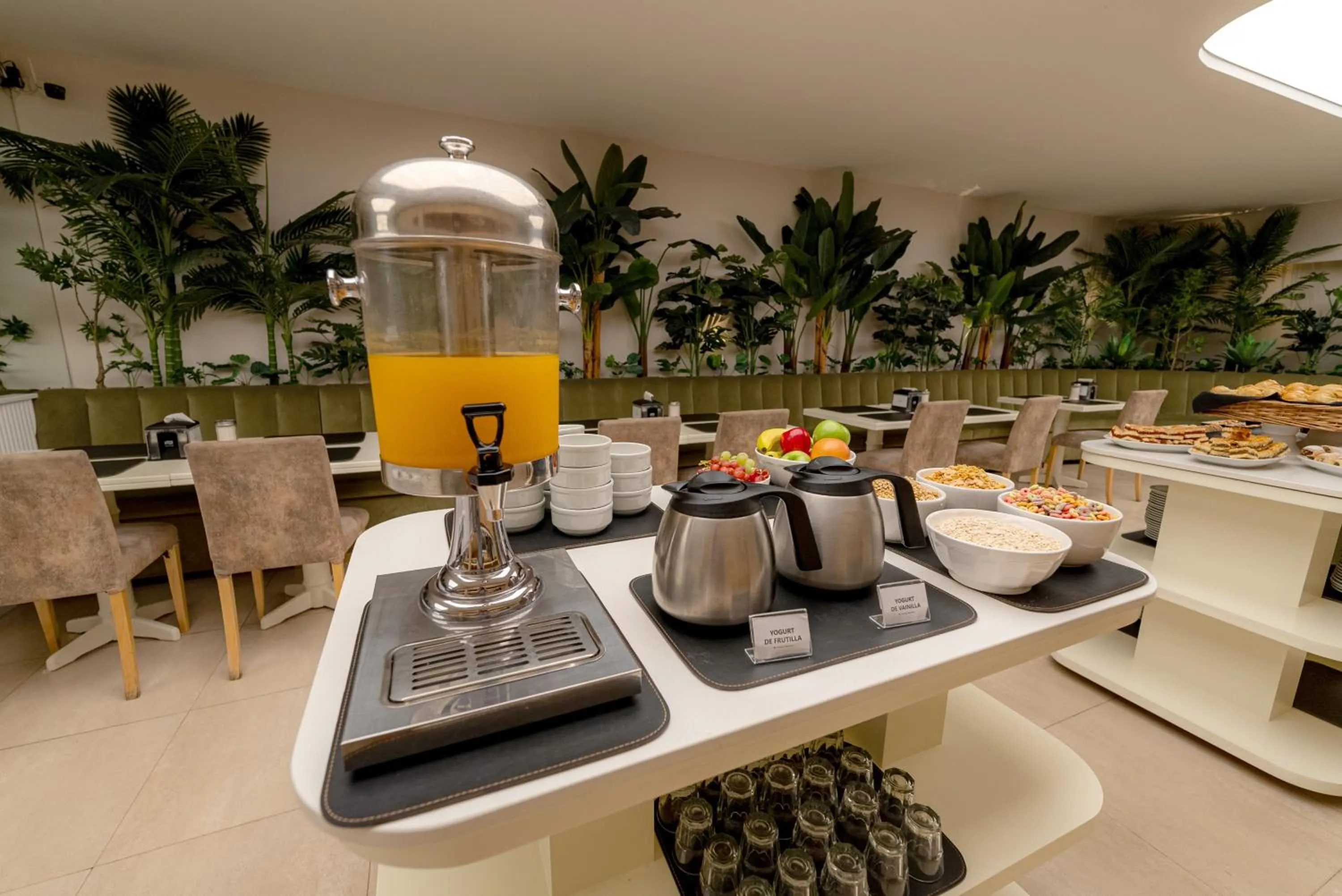 Breakfast in Sennac Hotel