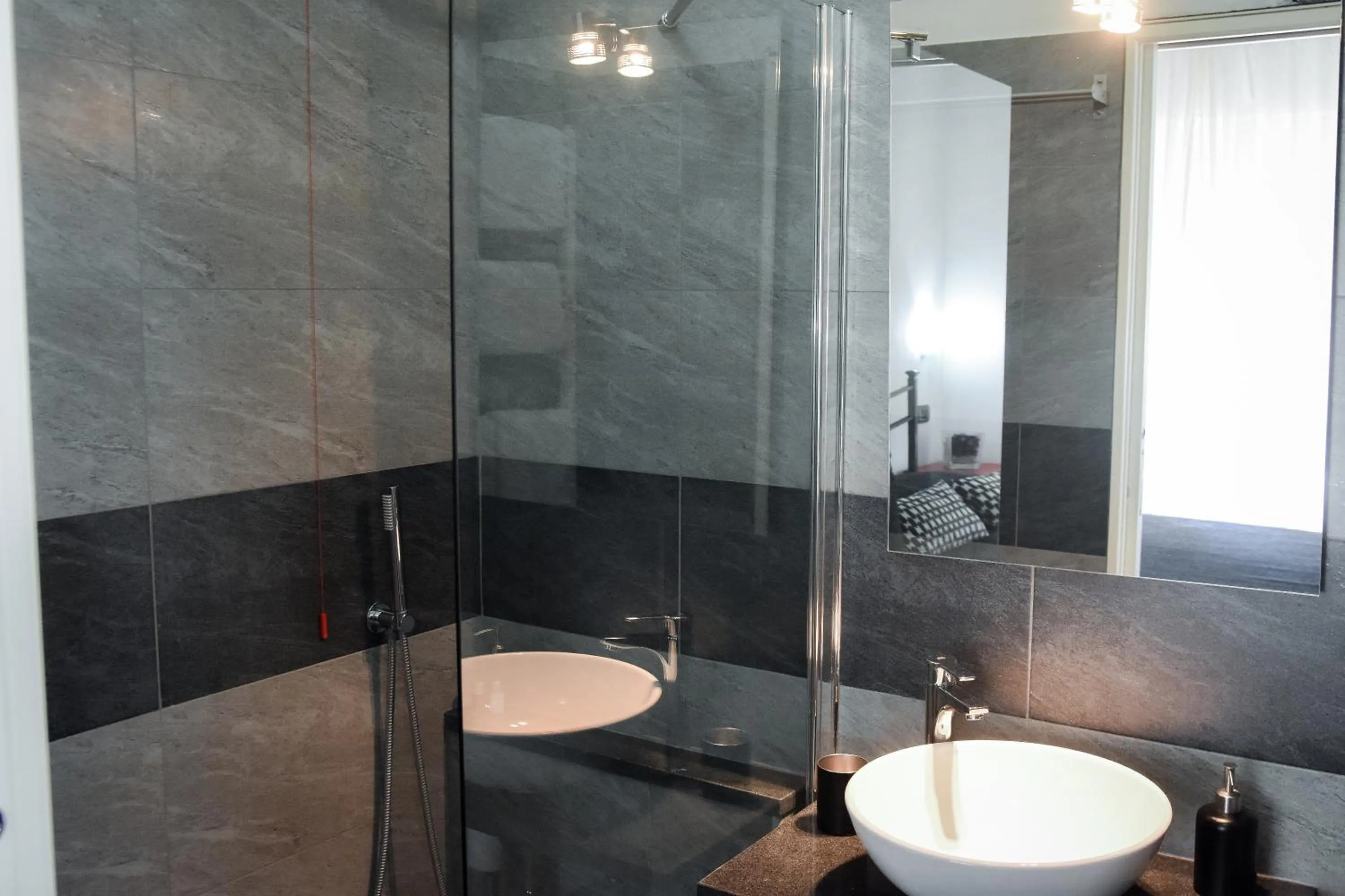 Bathroom in Affittacamere Delfo