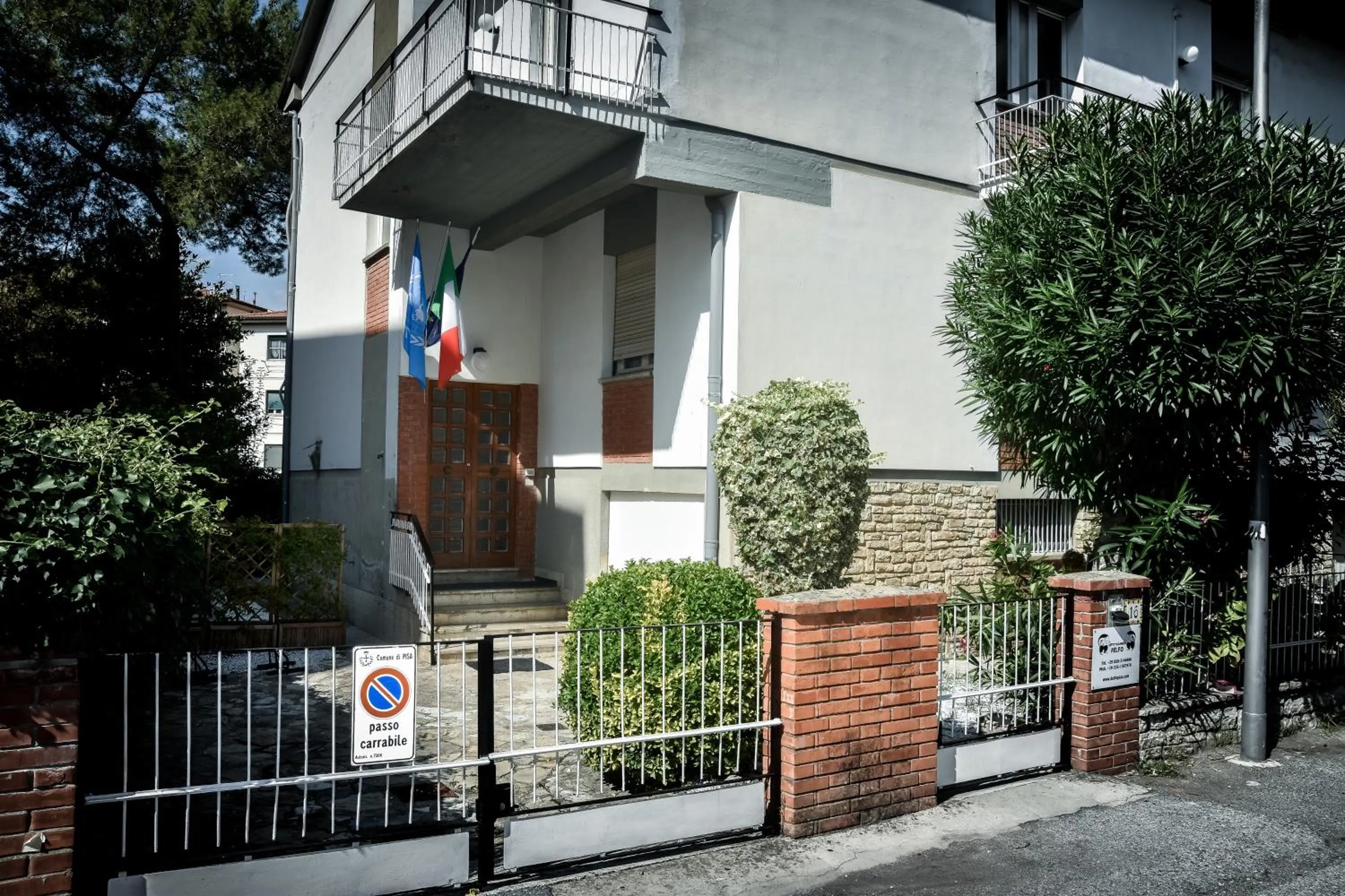 Property building in Affittacamere Delfo