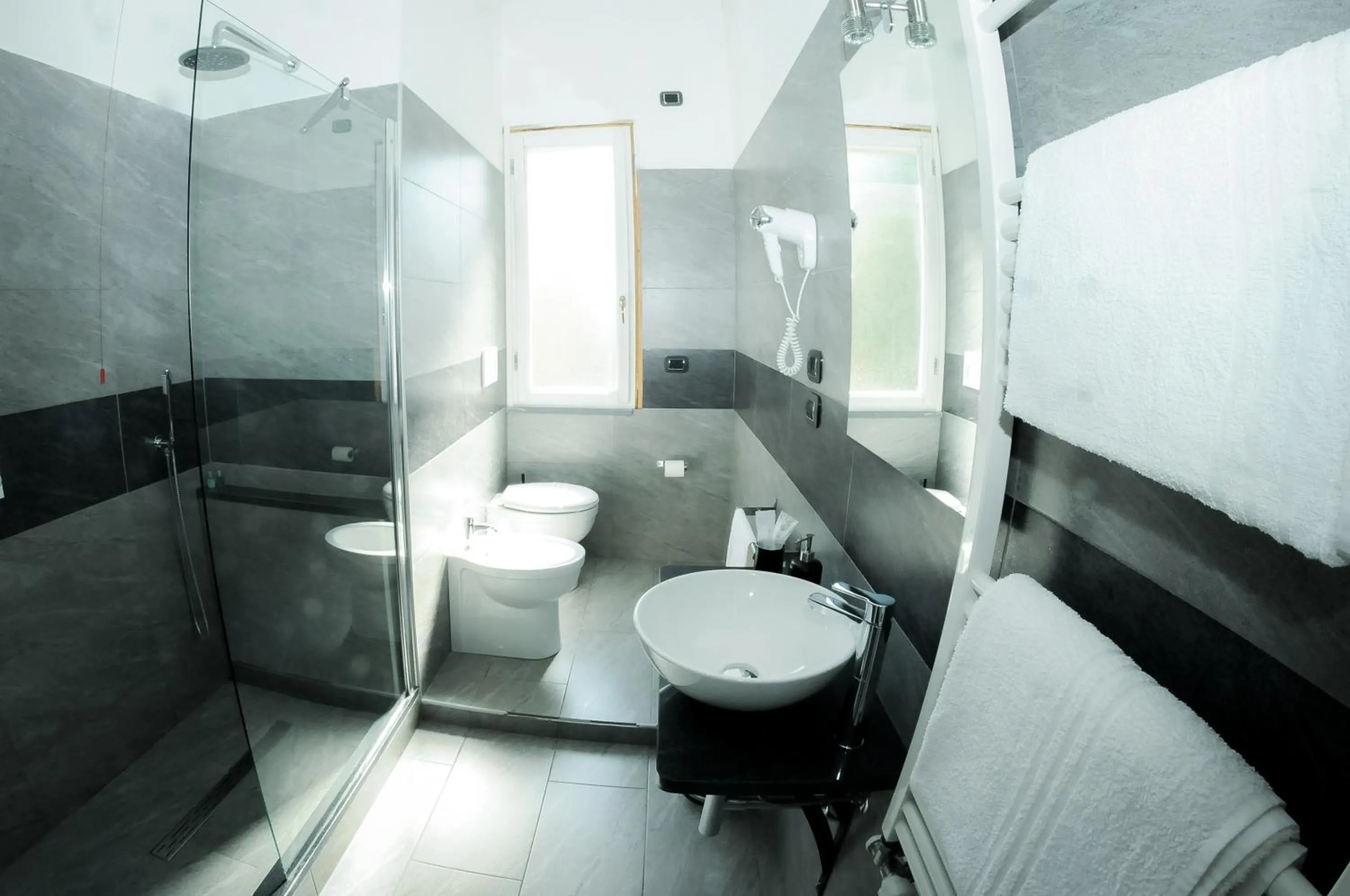 Bathroom in Affittacamere Delfo