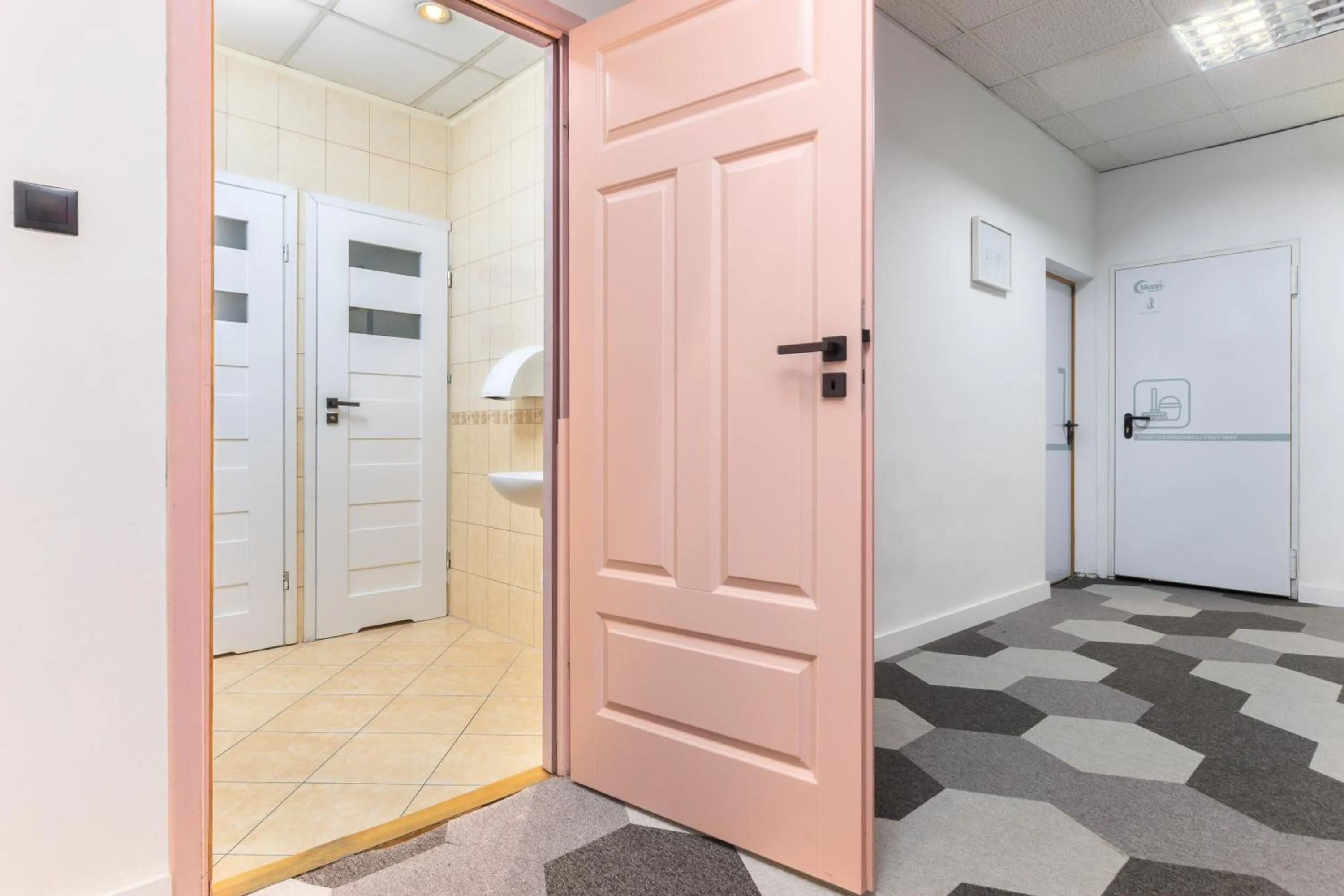 Toilet in Moon Hostel Warszawa