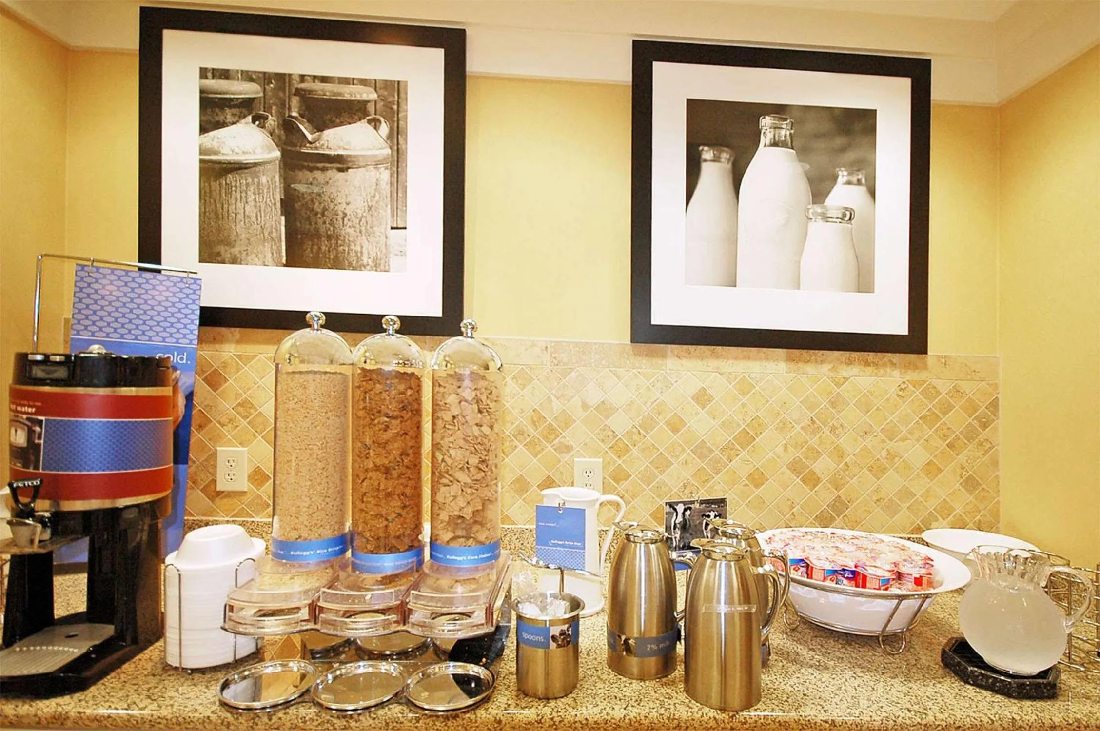 Dining area in Hampton Inn Moss Point