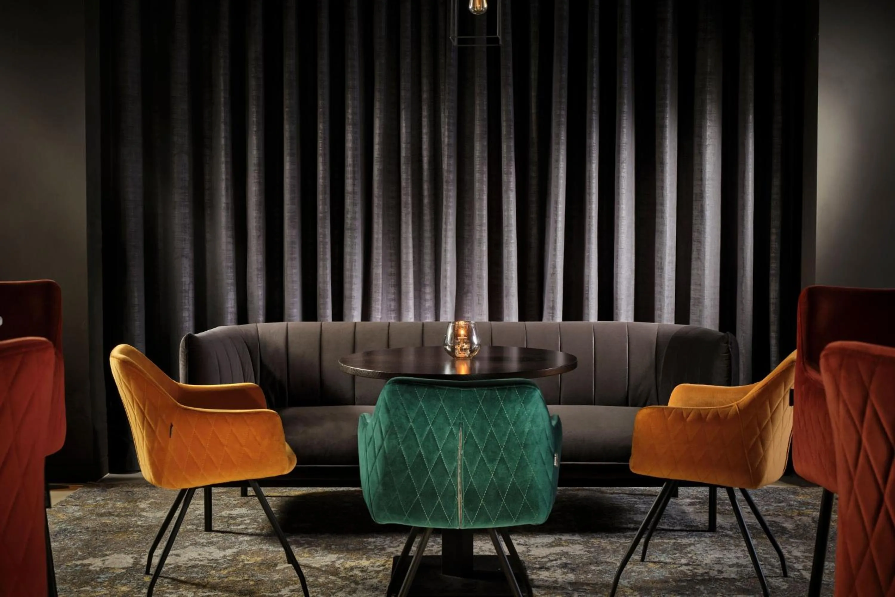 Lounge or bar in Sheraton Heathrow Hotel