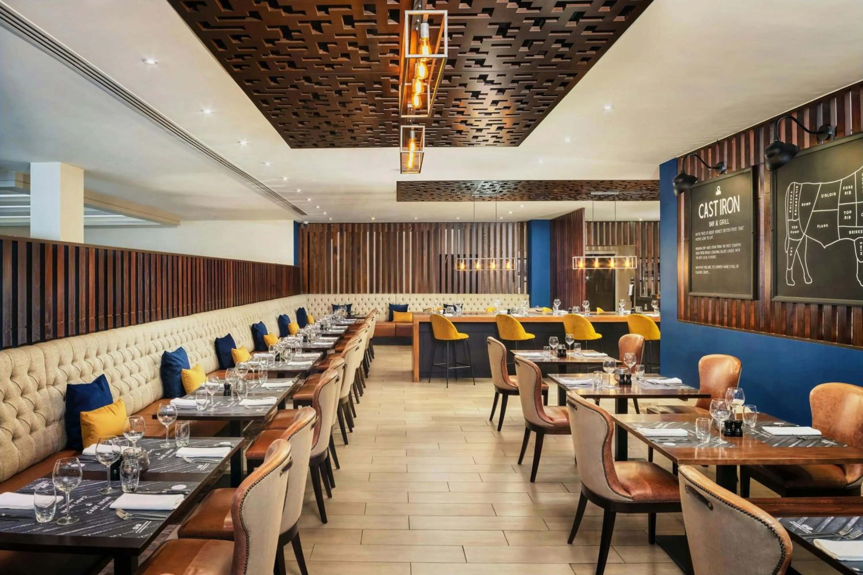 Lounge or bar in Sheraton Heathrow Hotel