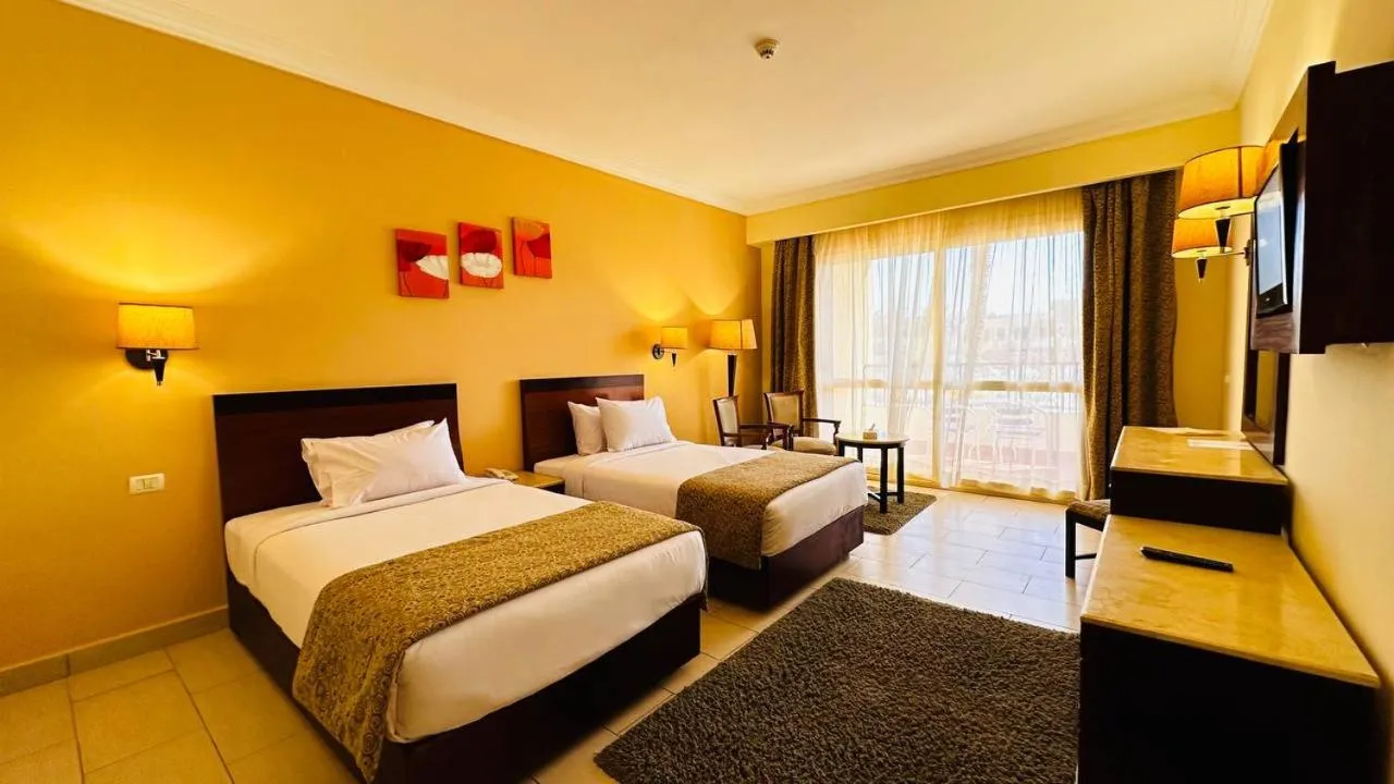 Communal lounge/ TV room, Bed in Regency Plaza Aqua Park and Spa Resort