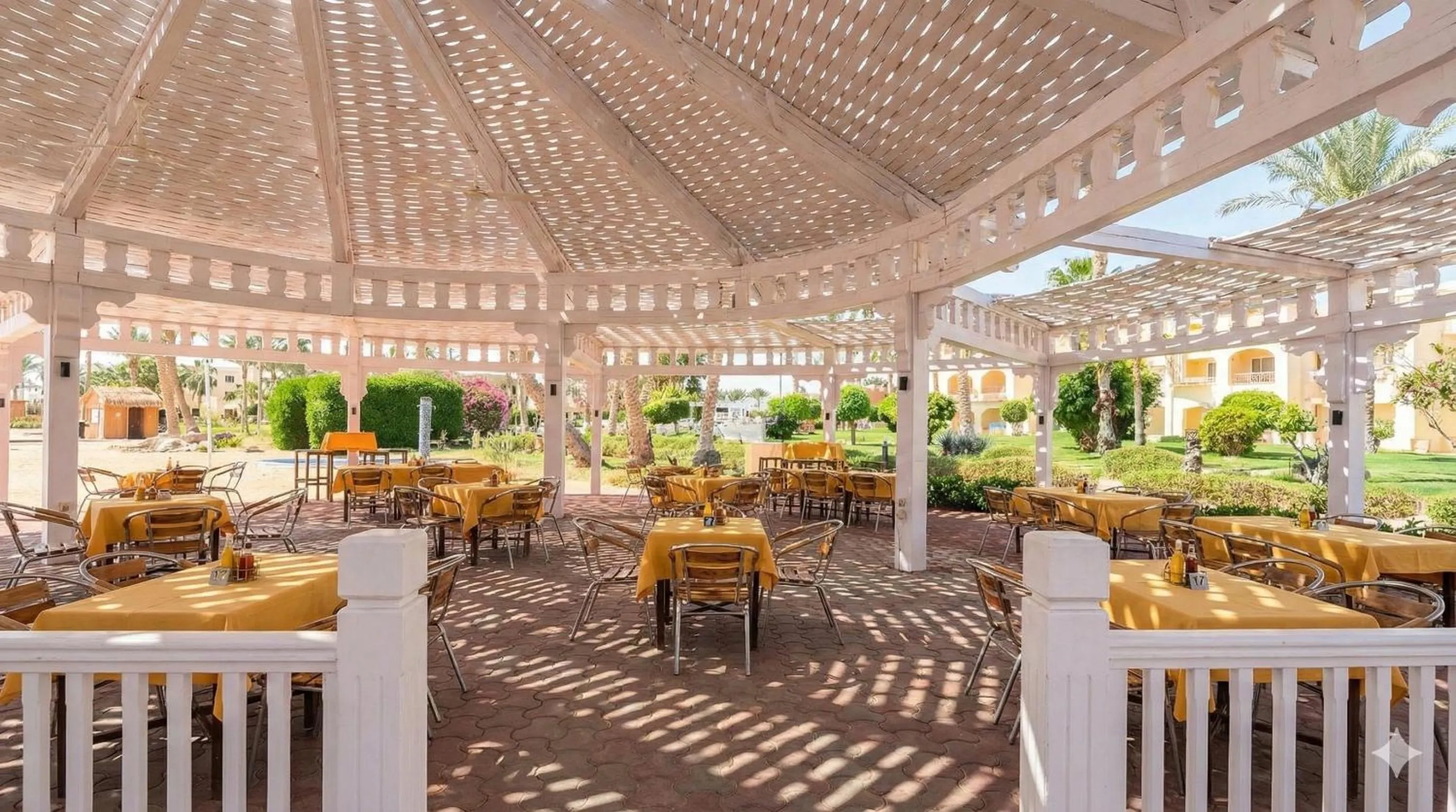 Restaurant/places to eat in Regency Plaza Aqua Park and Spa Resort