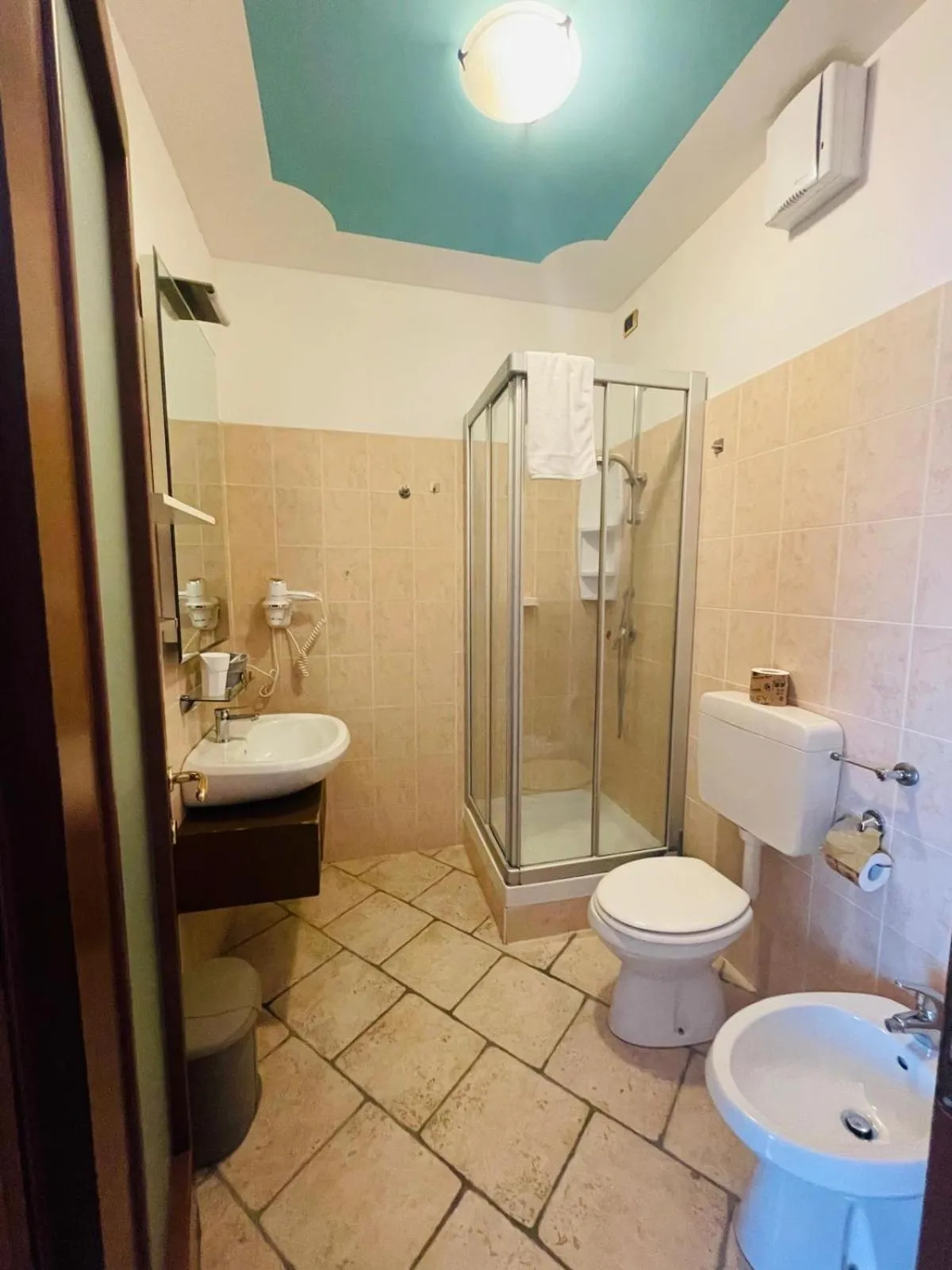 Bathroom in Hotel Grotto Bagat