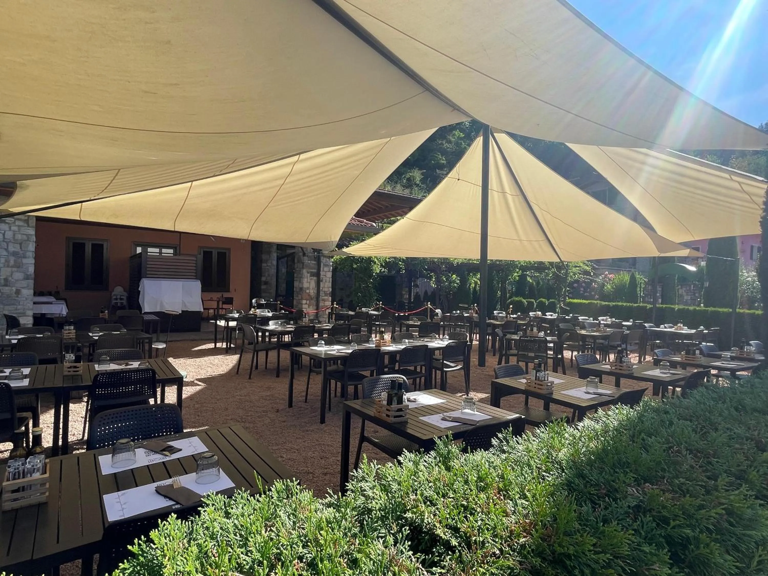 Restaurant/places to eat in Hotel Grotto Bagat