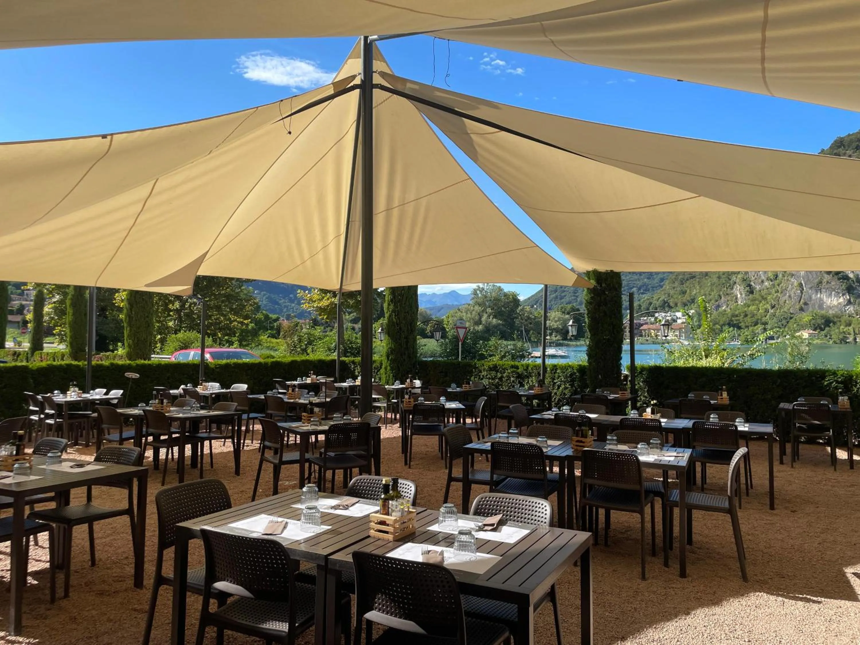 Restaurant/places to eat in Hotel Grotto Bagat