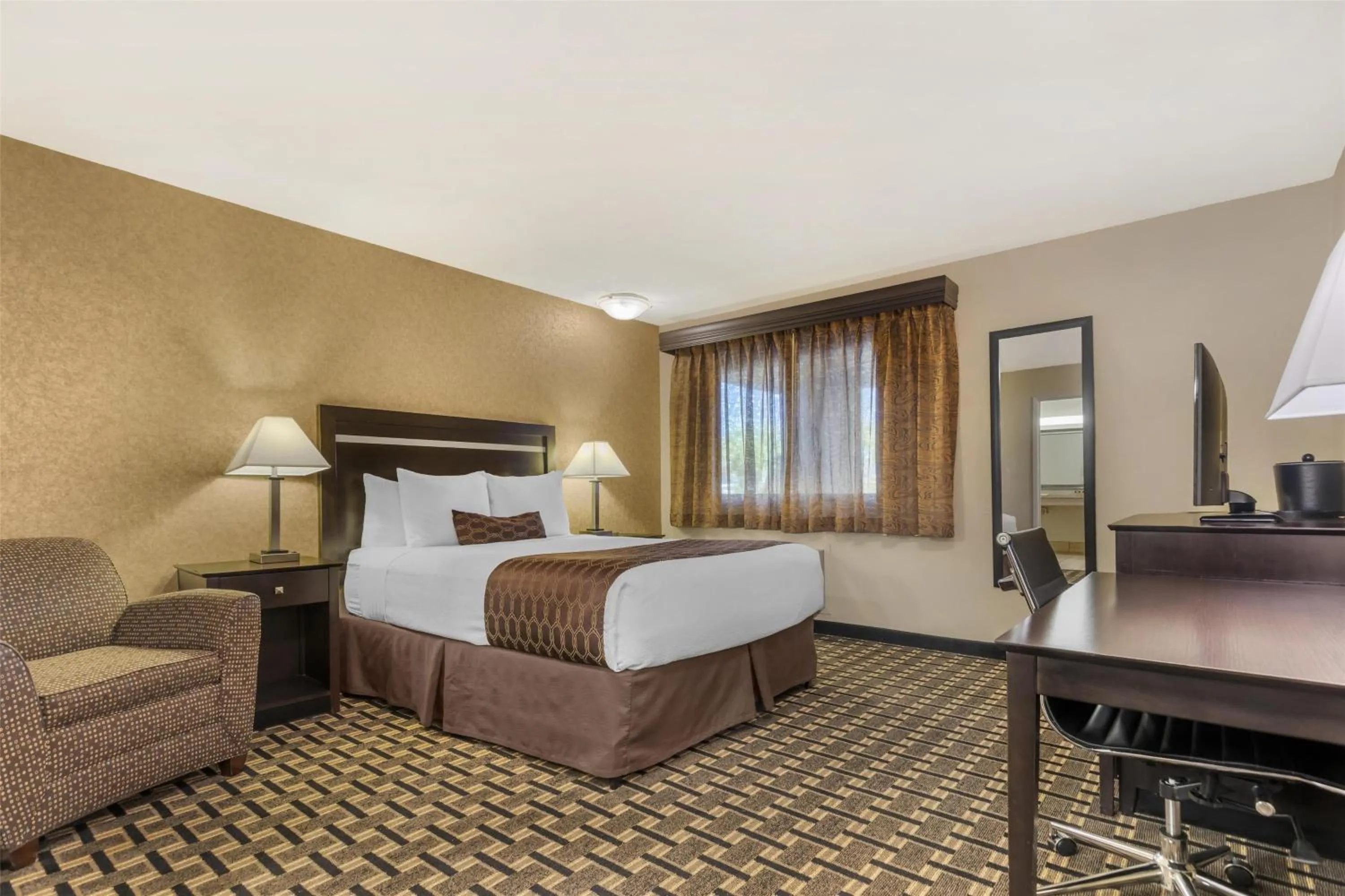 Bedroom, Bed in Best Western Plus Pleasanton Inn