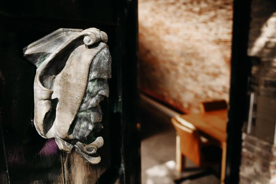 Facade/entrance in UKI-Hotel