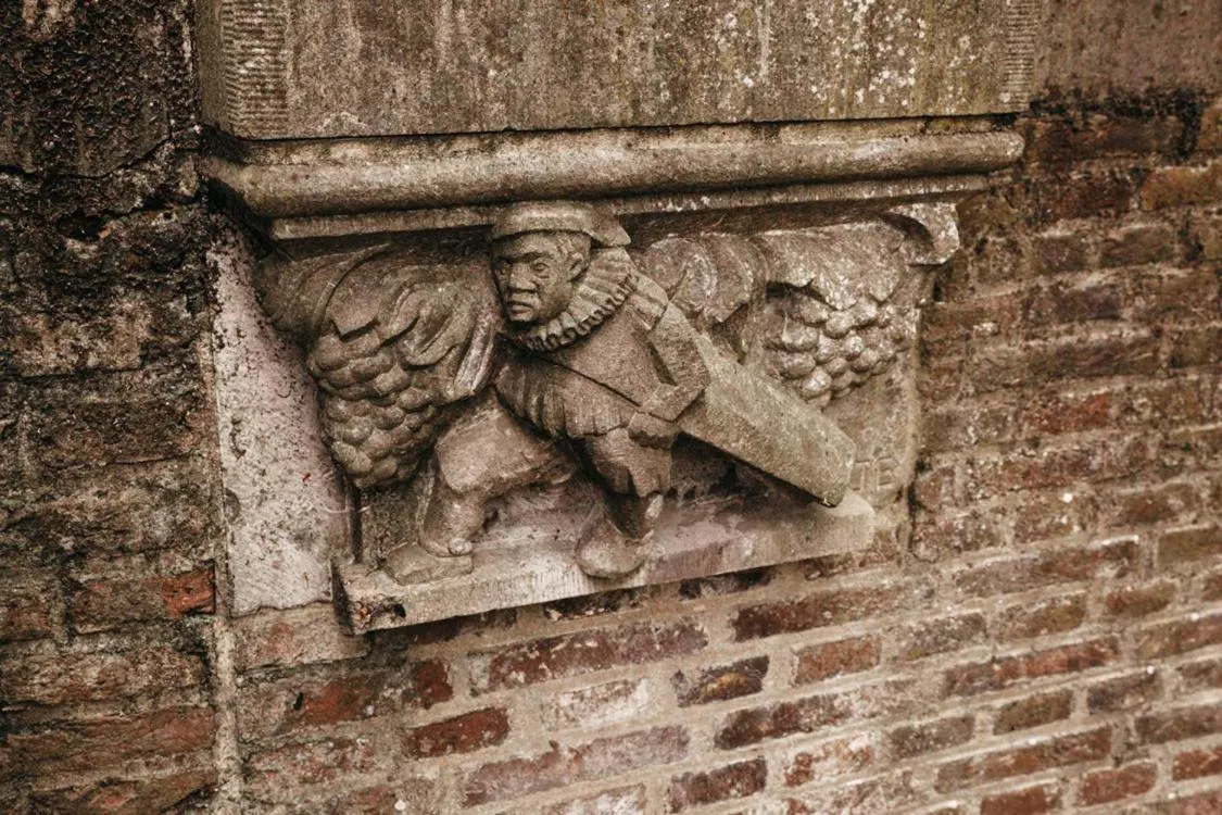 Nearby landmark in UKI-Hotel