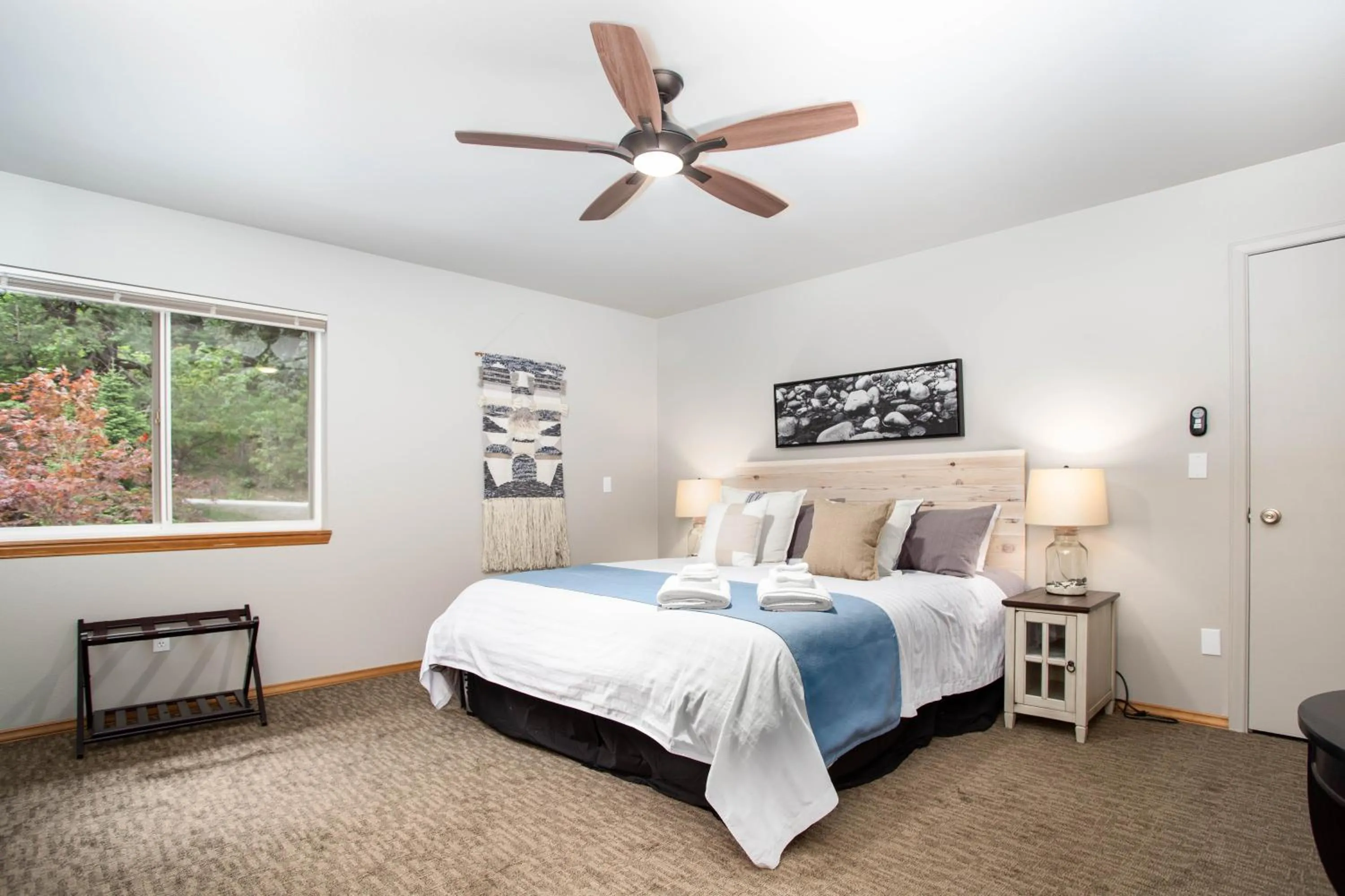 Wenatchee two bedroom Suite on the River (Located on Icicle Road, 1.5 miles from the Obertal Inn and 1.5 miles from downtown Leavenworth) in Obertal Inn