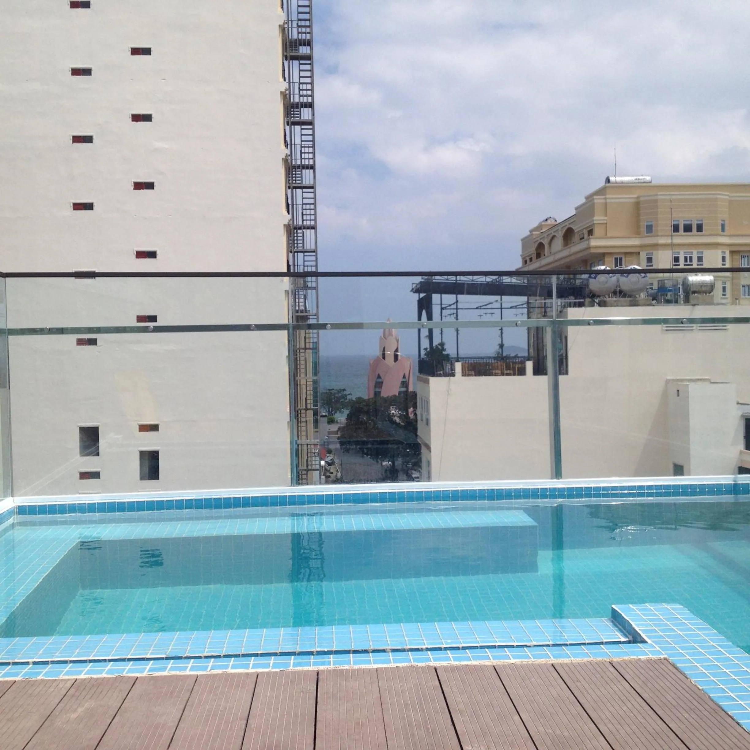 Swimming pool in Bondi Backpackers Nhatrang