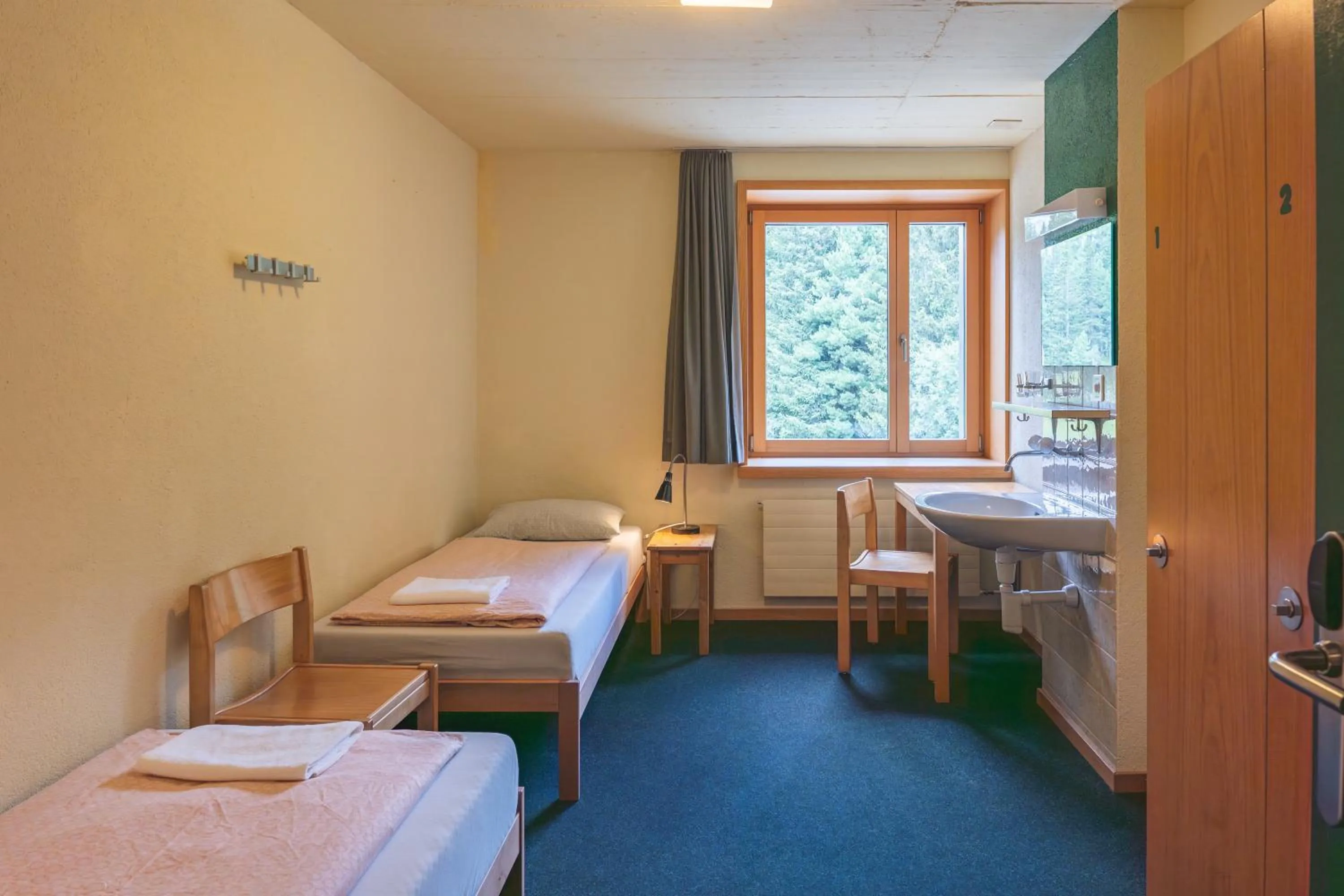 Bedroom, Bed in St. Moritz Youth Hostel