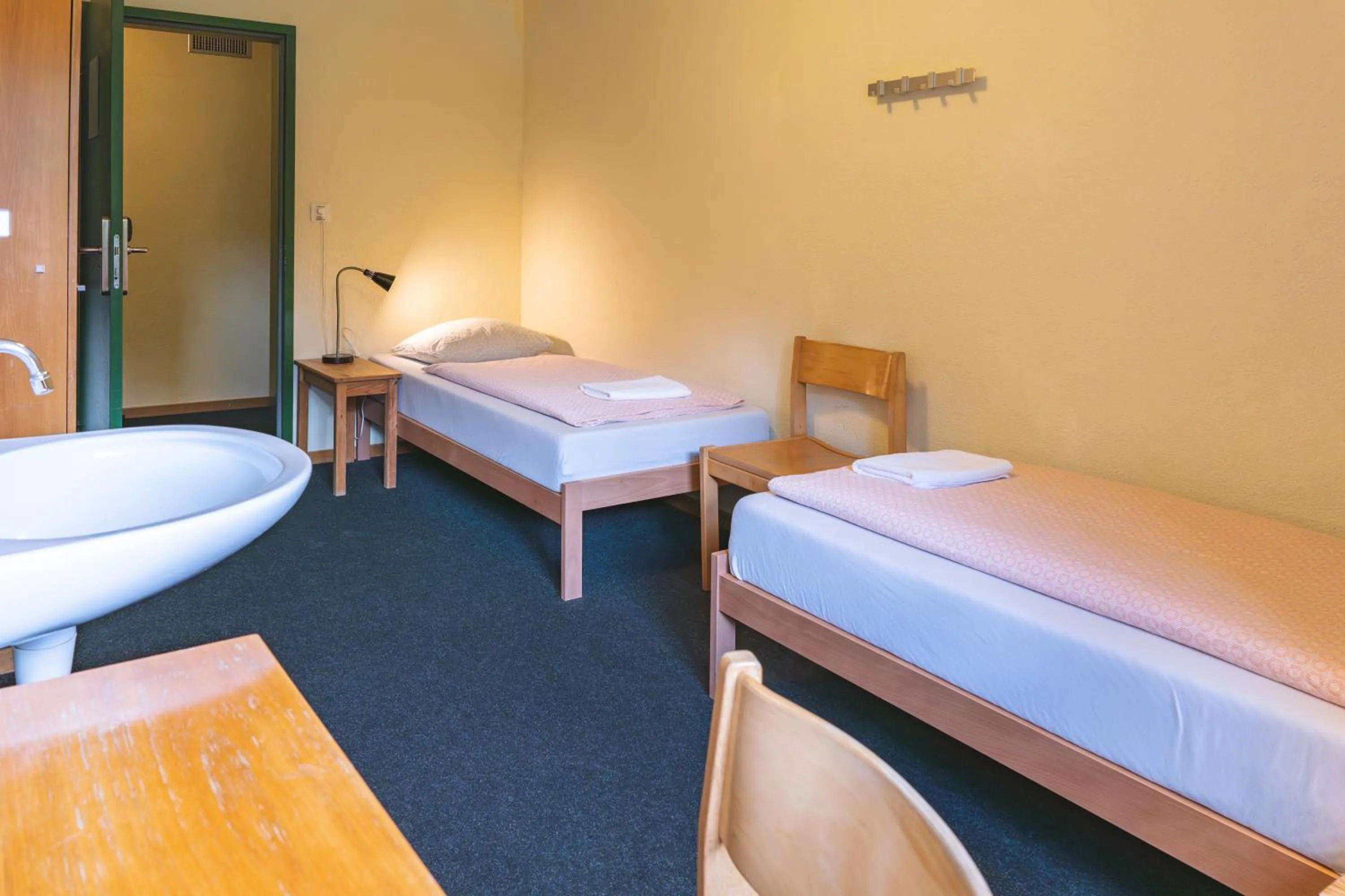 Bedroom, Bed in St. Moritz Youth Hostel