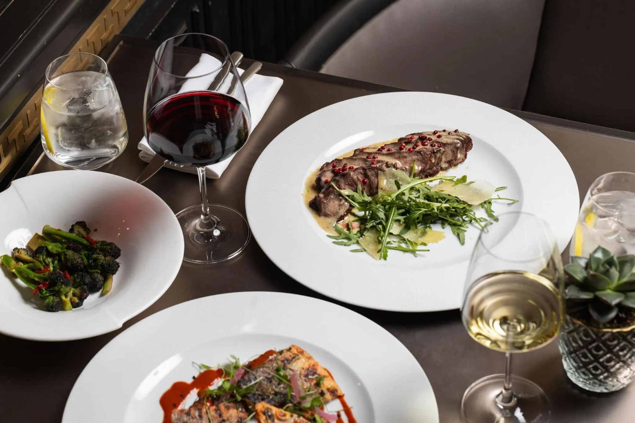 Food and drinks in 60 Hyde Park Gate Hotel