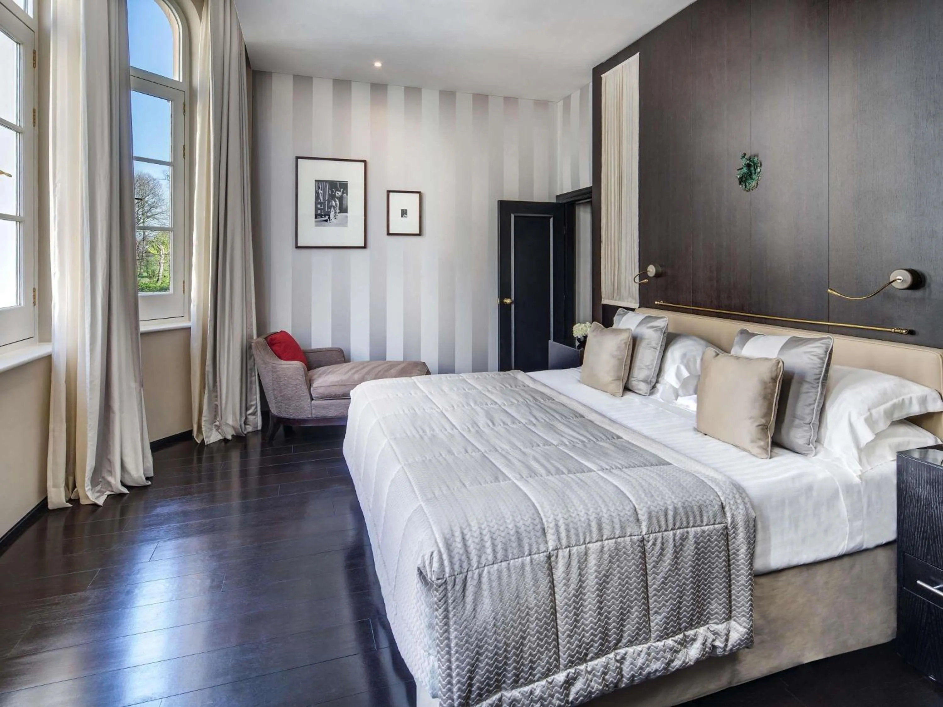 Bedroom in 60 Hyde Park Gate Hotel