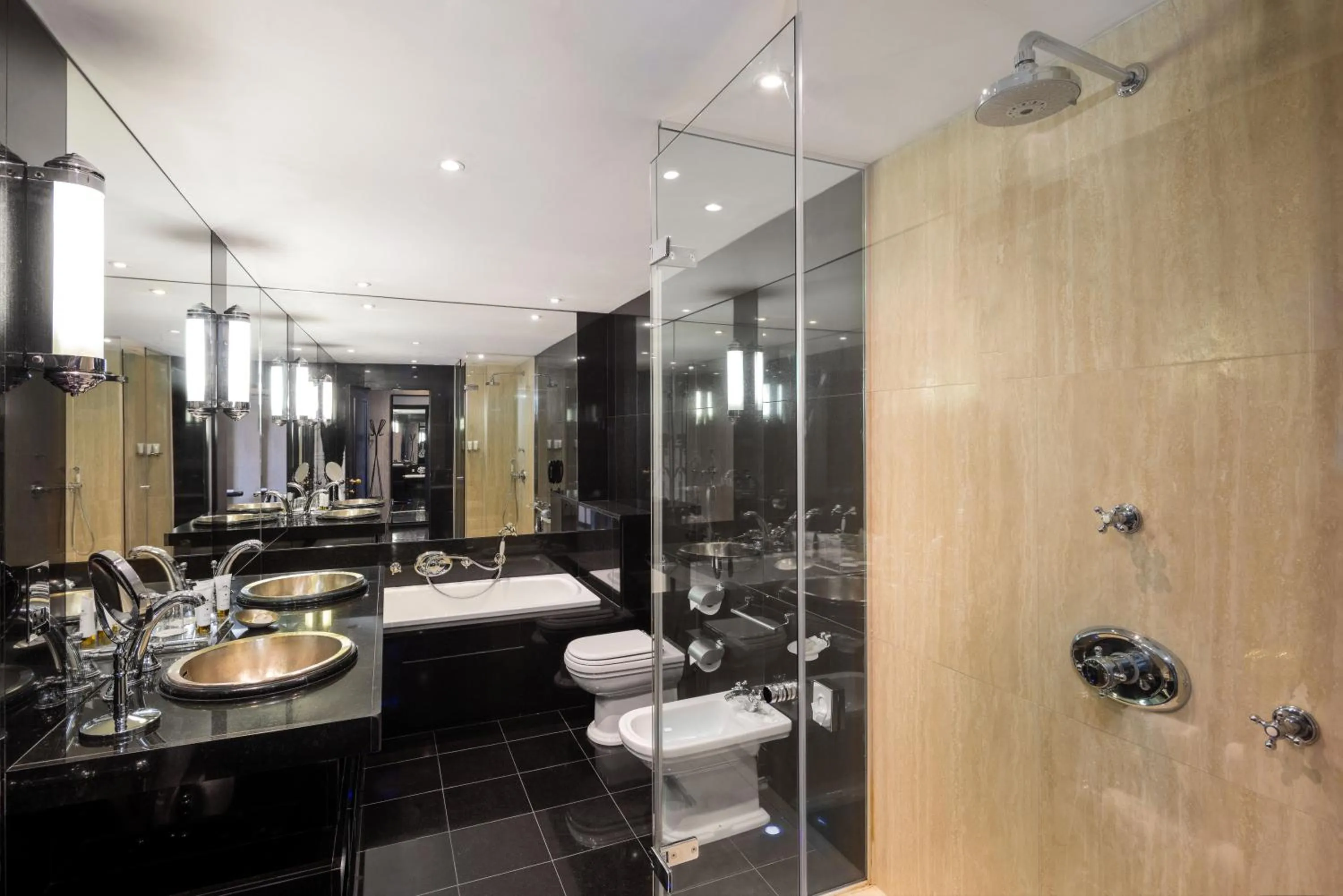 Bathroom in 60 Hyde Park Gate Hotel