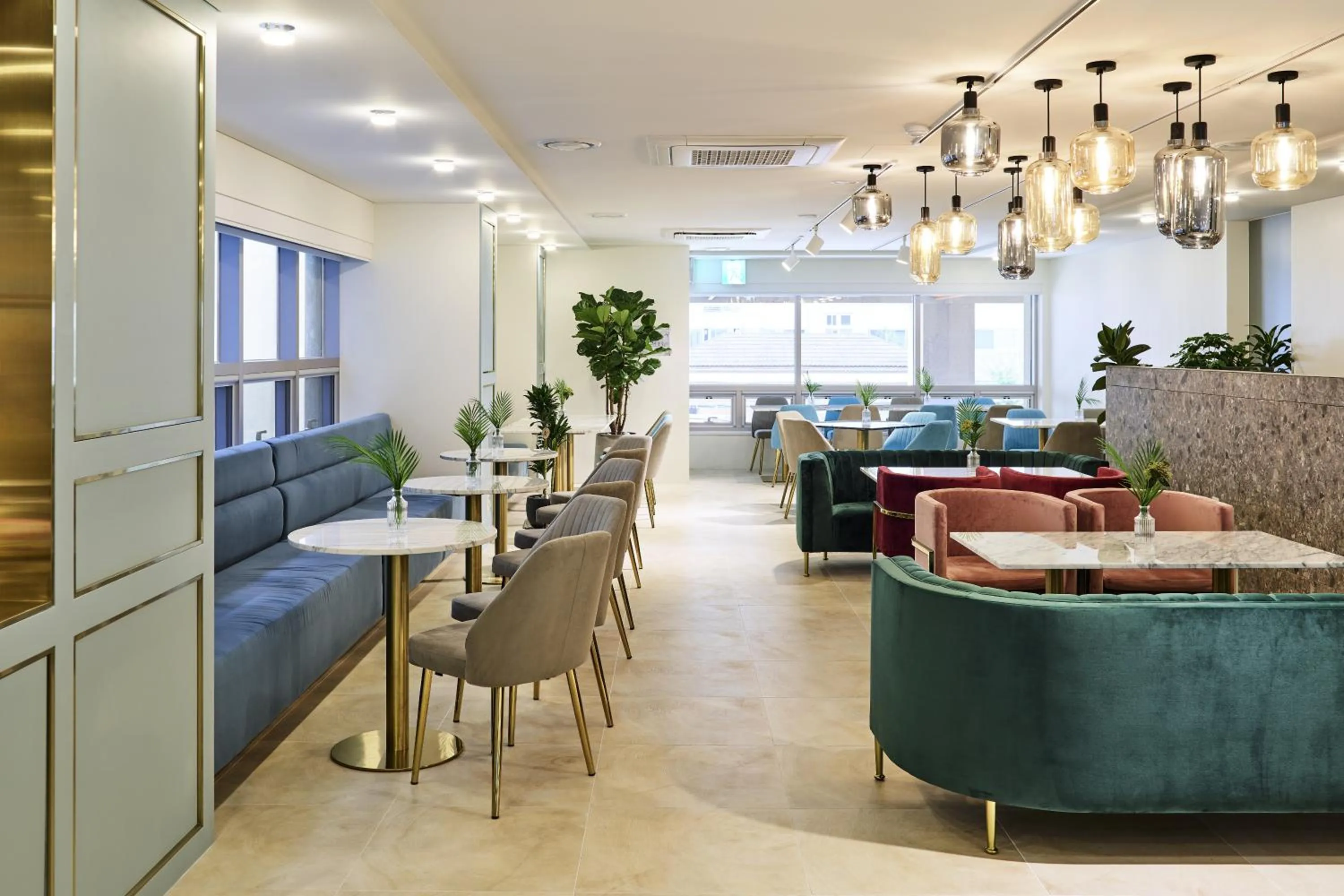 Restaurant/places to eat in Hotel NewV