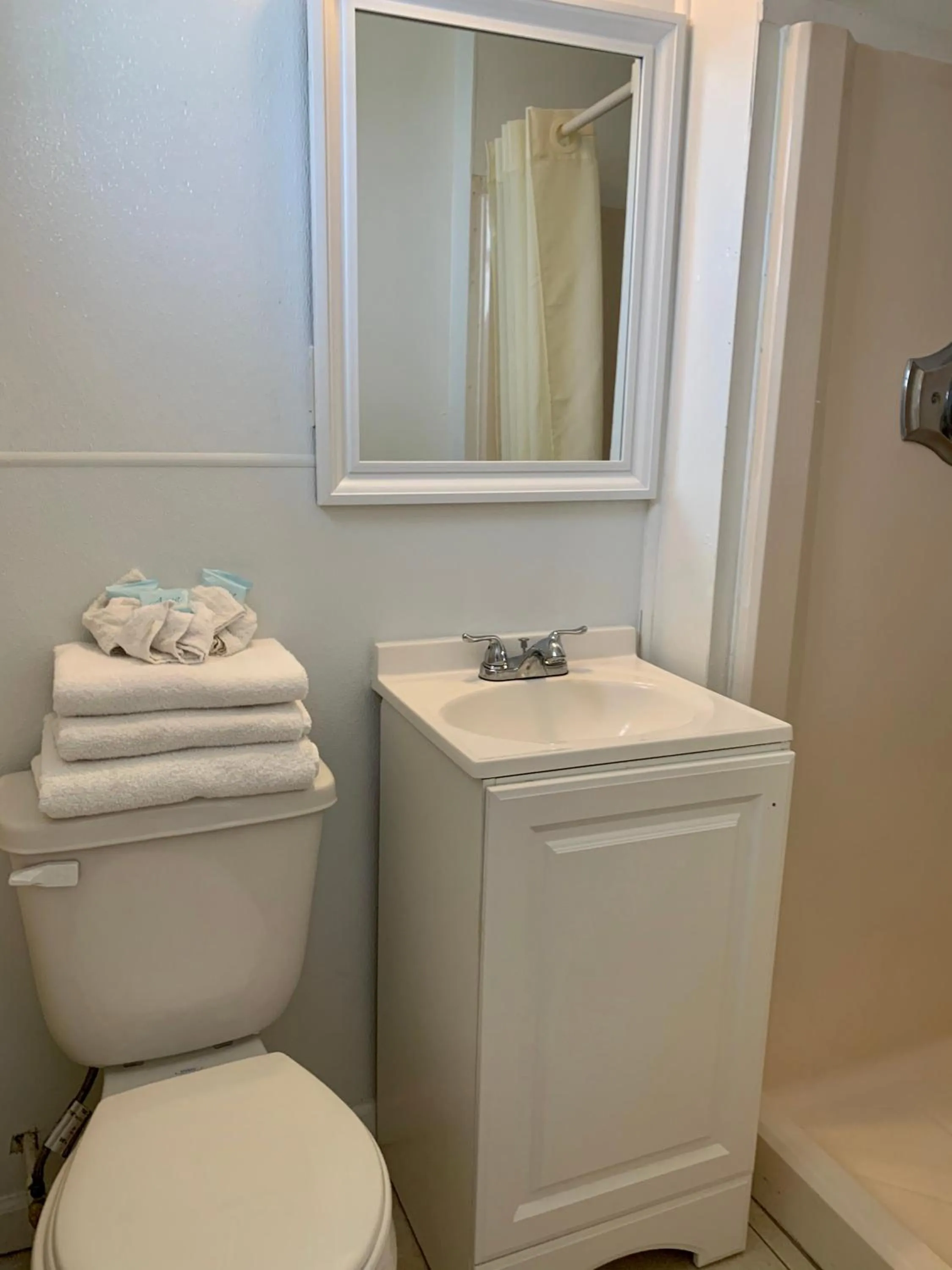 Toilet in Cabana Motel