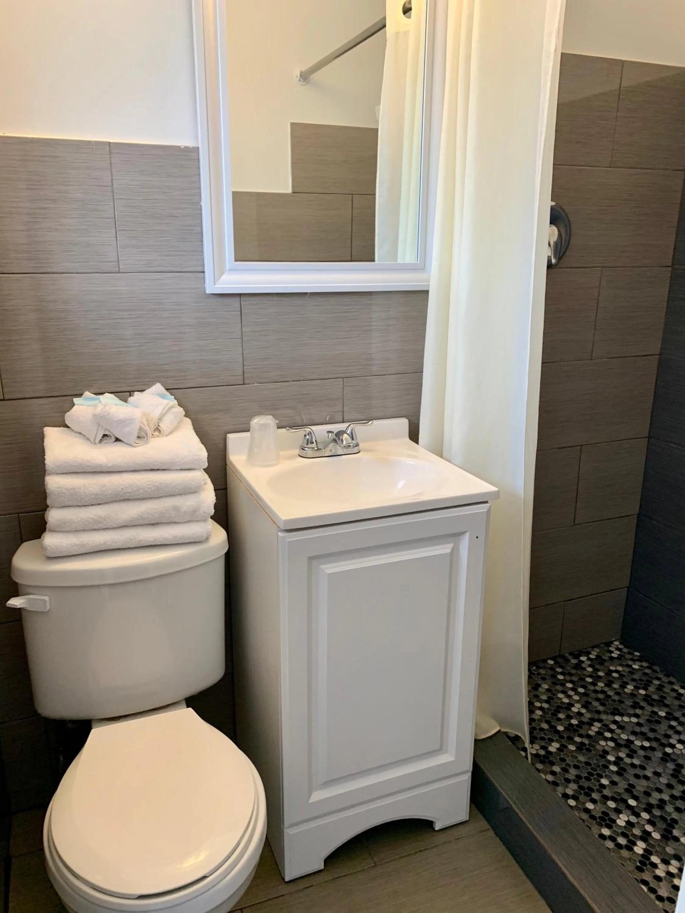 Bathroom in Cabana Motel